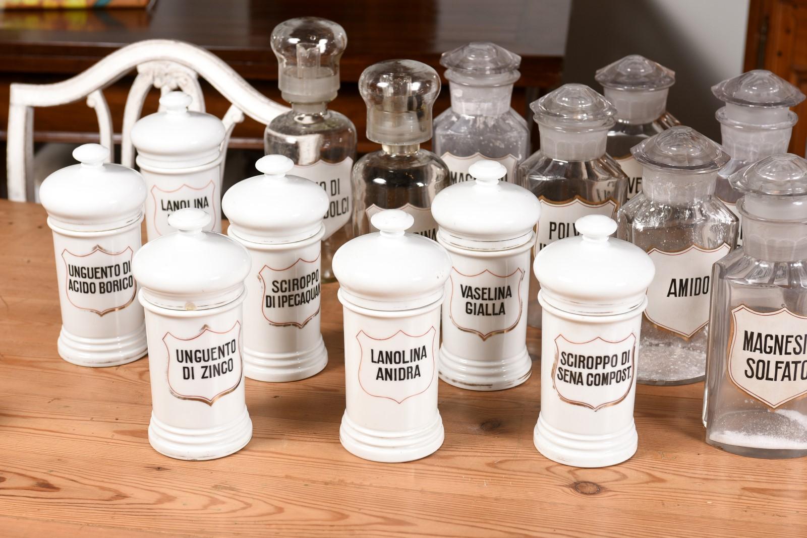 36 Apothekergefäße aus italienischem Glas oder Porzellan im Vintage-Stil mit Etiketten, verkauft pro Stück im Angebot 4