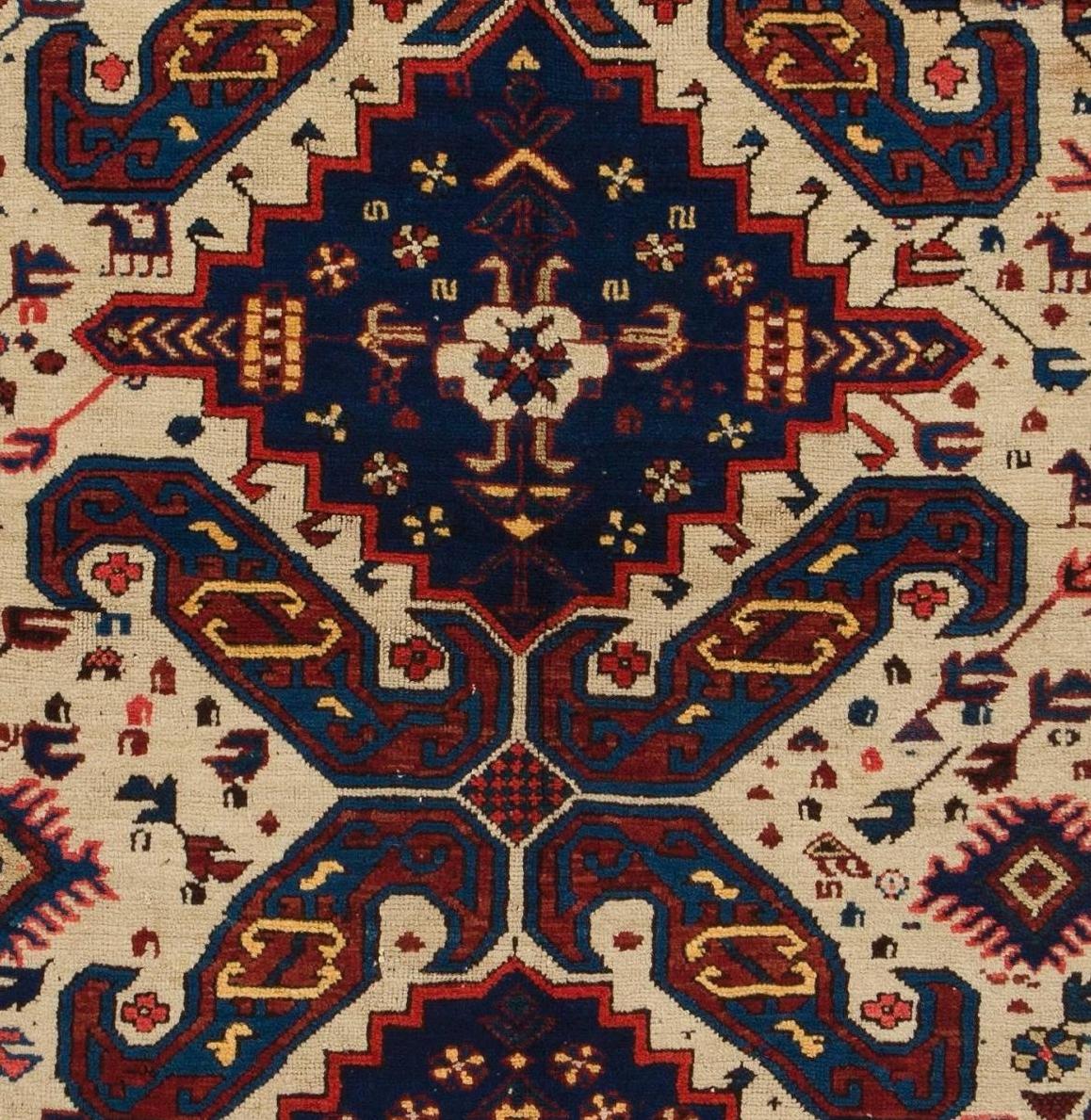 3'6''x5'2'' Antiker kaukasischer Seichur-Teppich. 'Kunst auf dem Boden' (Kaukasisch) im Angebot