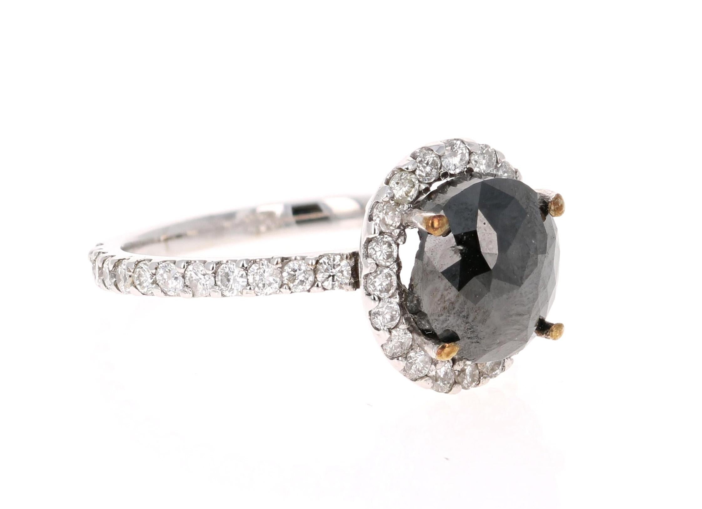 Un coup d'éclat qui peut se transcender en une bague de fiançailles unique ! !! Cette bague est fabriquée en or blanc 14 carats et pèse environ 3,0 grammes. 

Le diamant noir est de taille ovale et pèse 2,81 carats. Le diamant noir est un diamant