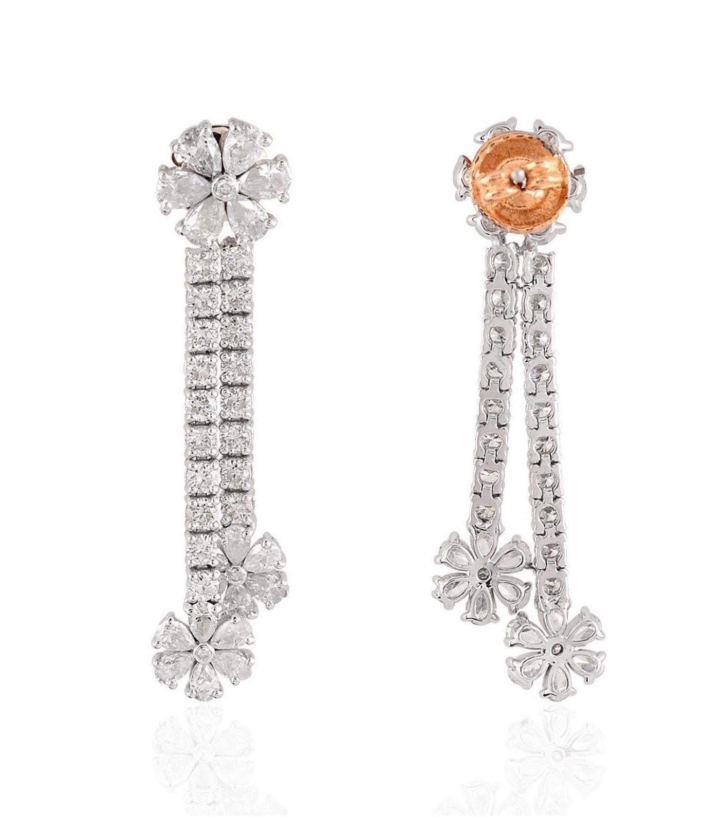 Moderno Orecchini a catena floreali in oro bianco 18 carati con diamante da 3,60 carati in vendita
