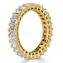 Mark Broumand: 18 Karat Gelbgold Ewigkeitsring mit 3,60 Karat Smaragdschliff