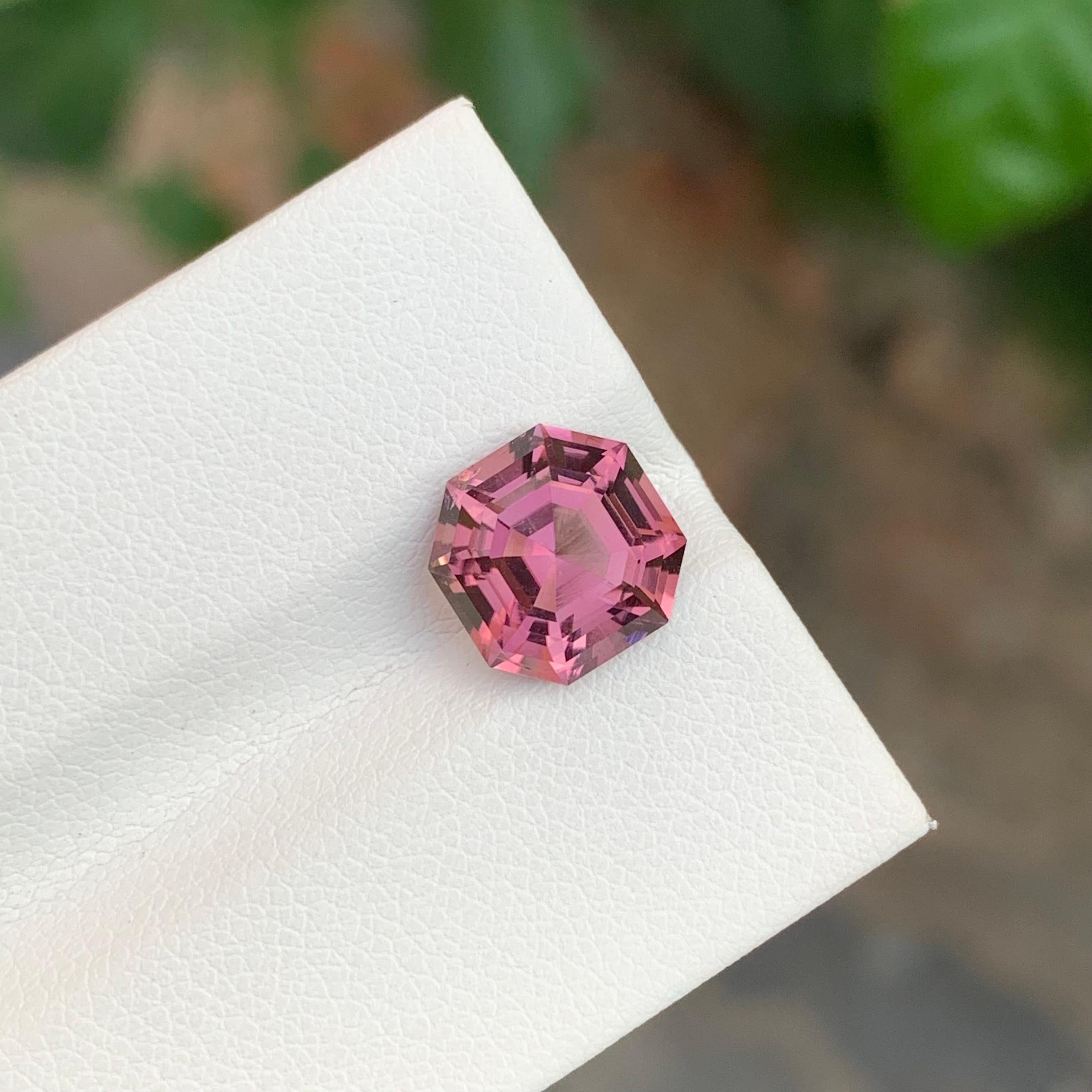3,60 Carati Gemma sfaccettata di tormalina rosa maroon a forma di ottagono per anello in vendita 4