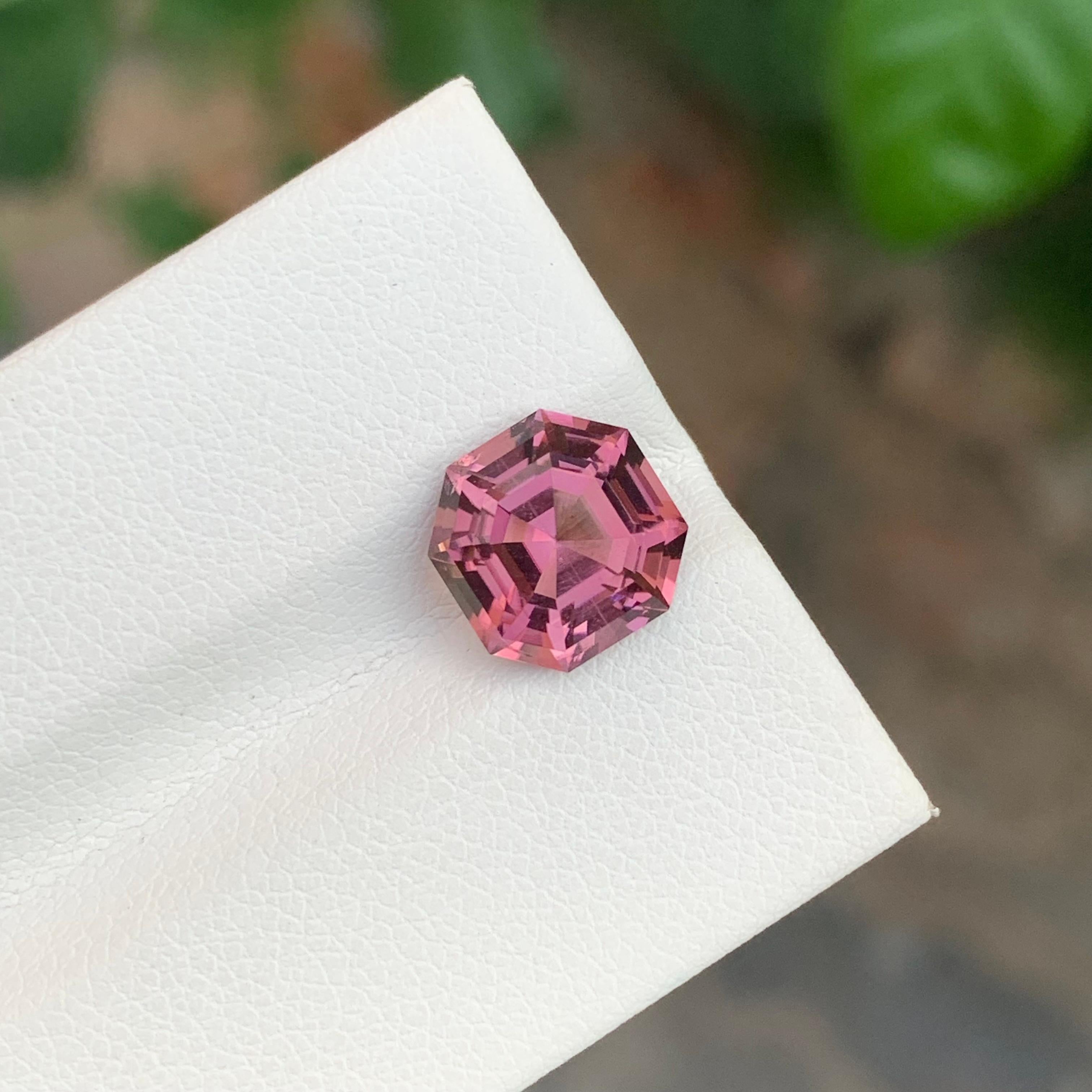 3,60 Carati Gemma sfaccettata di tormalina rosa maroon a forma di ottagono per anello in vendita 5