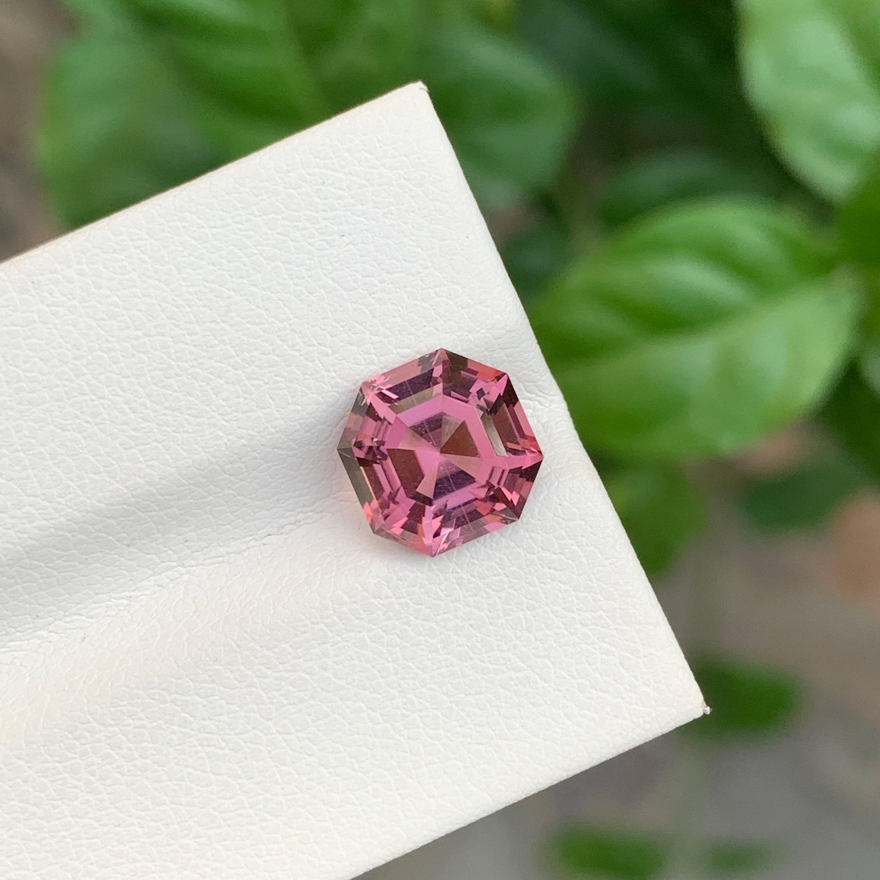 da uomo o donna 3,60 Carati Gemma sfaccettata di tormalina rosa maroon a forma di ottagono per anello in vendita