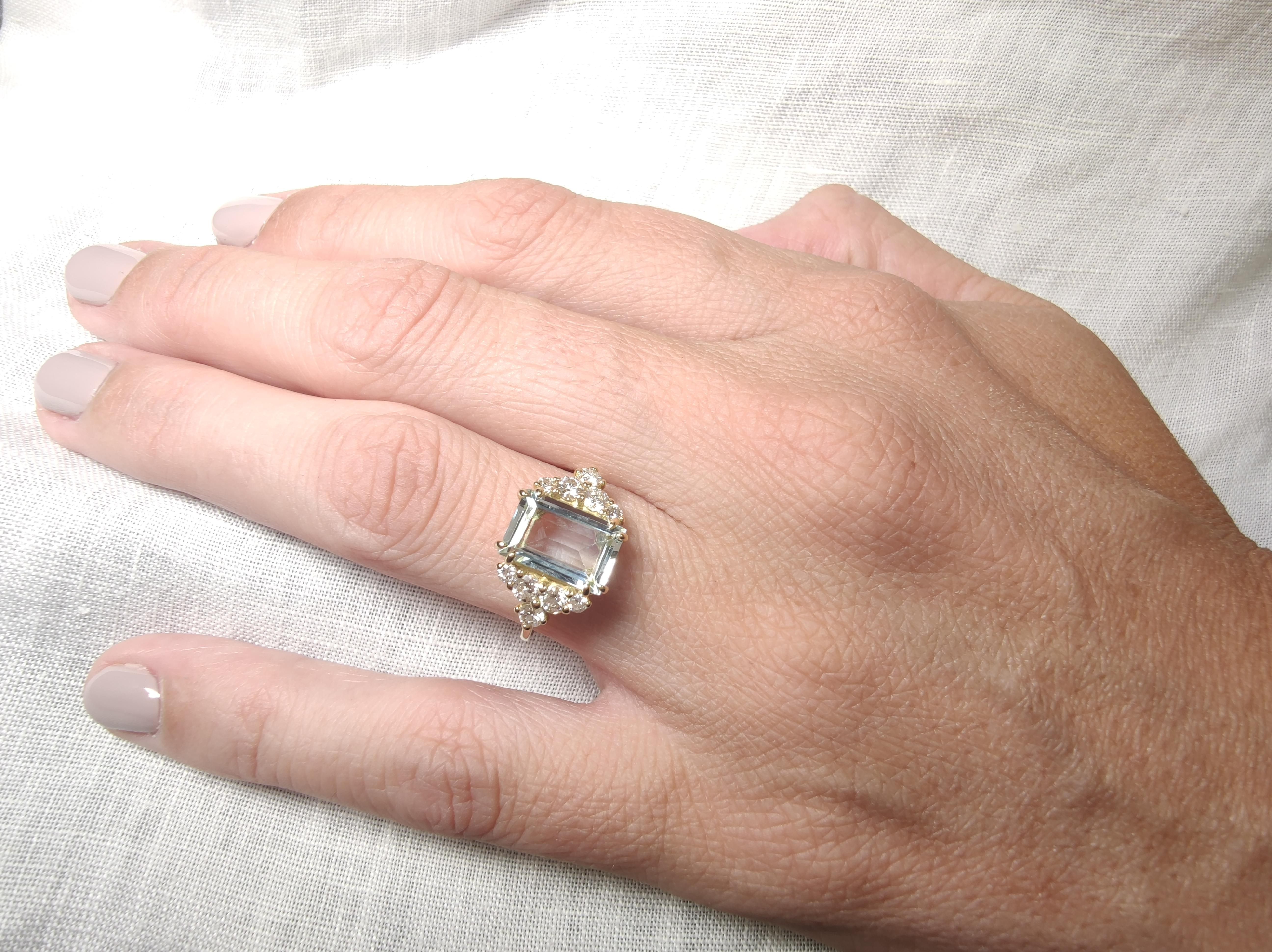 Contemporary 3.60 Carat Natural Aquamarine  0.45 Carat  Diamond Ring  18K Yellow solid Gold For Sale