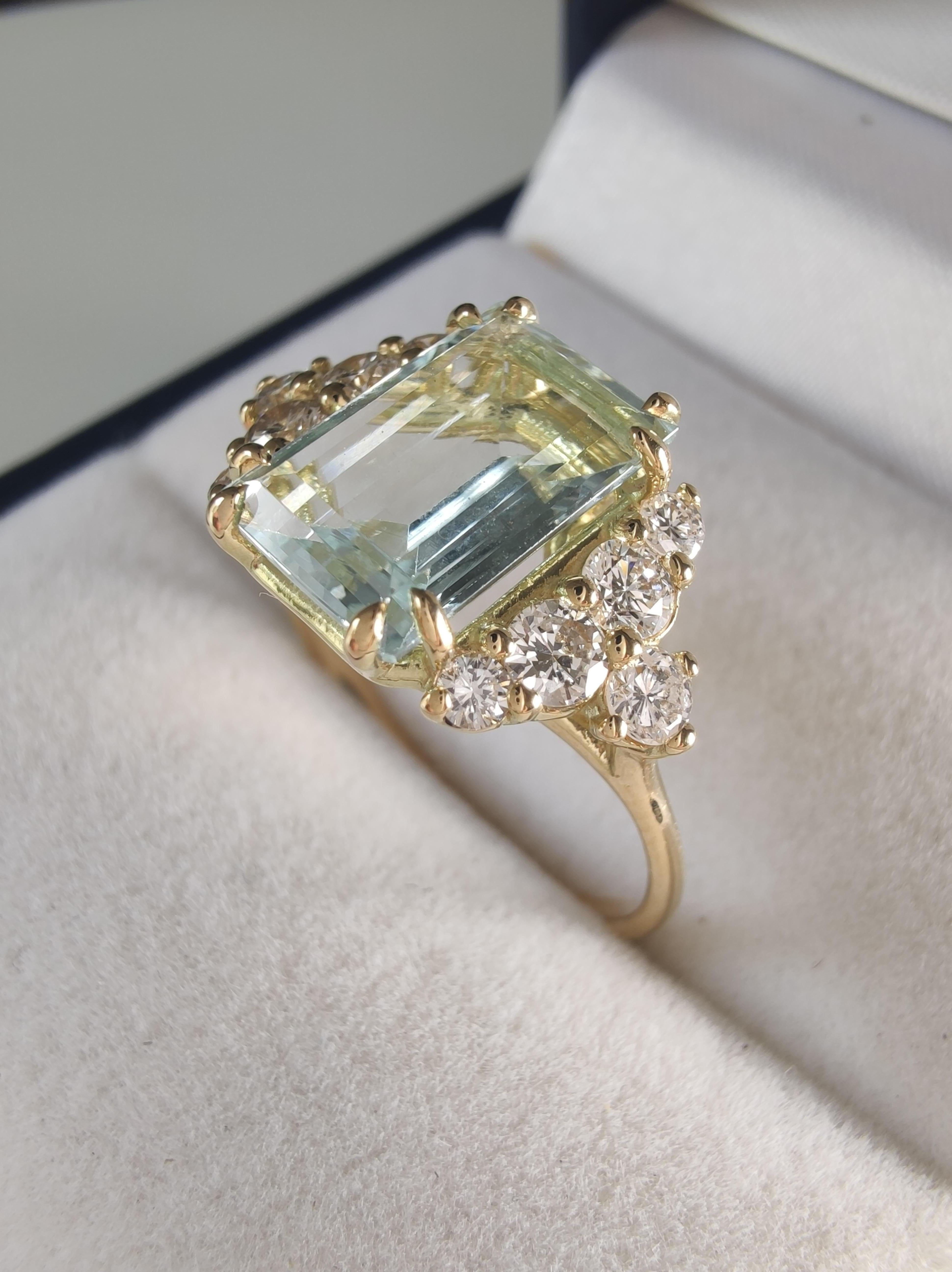 Women's 3.60 Carat Natural Aquamarine  0.45 Carat  Diamond Ring  18K Yellow solid Gold For Sale