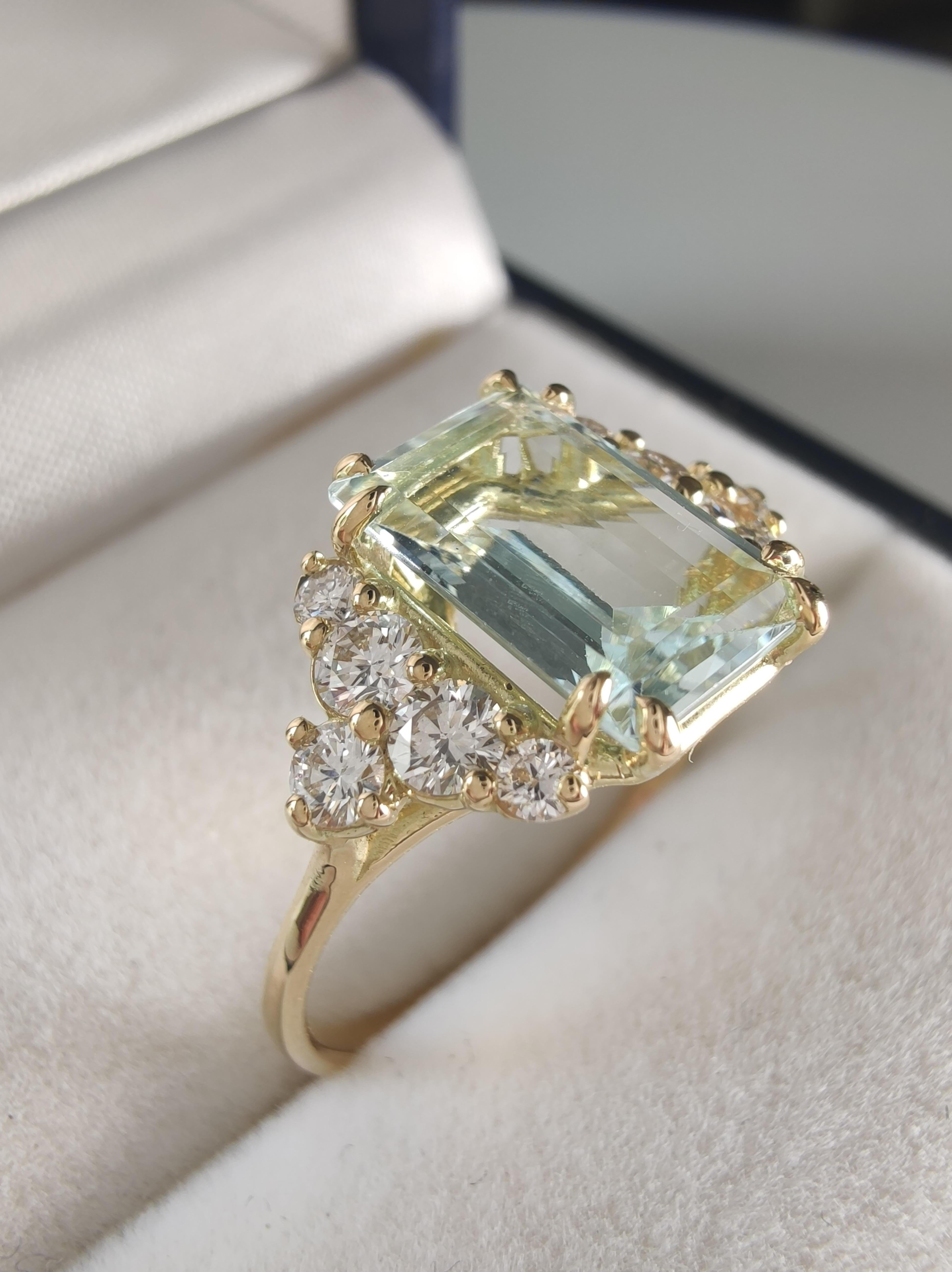 3.60 Carat Natural Aquamarine  0.45 Carat  Diamond Ring  18K Yellow solid Gold For Sale 1