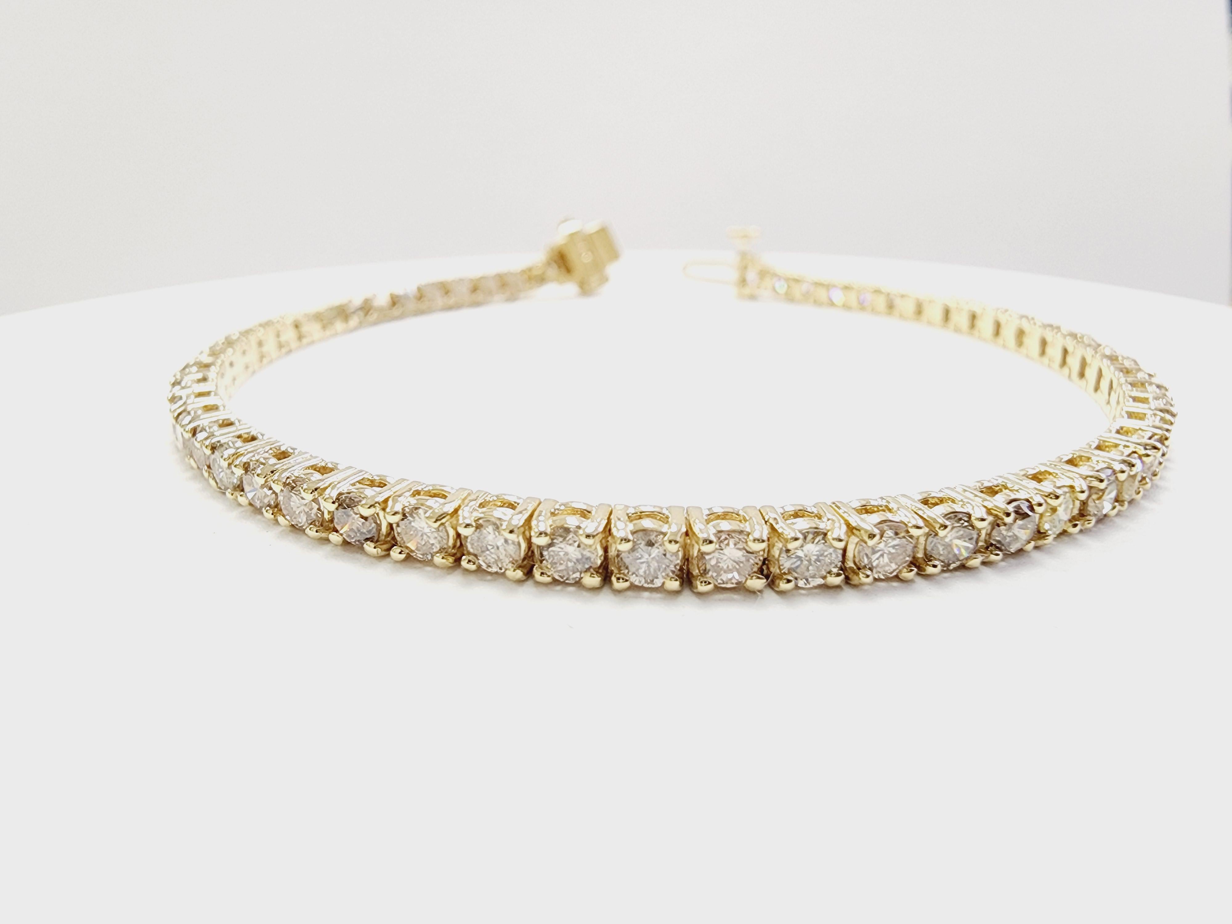 3.60 Carat Natural Diamond Tennis Bracelet 14 Karat Yellow Gold In New Condition In Great Neck Plaza, NY