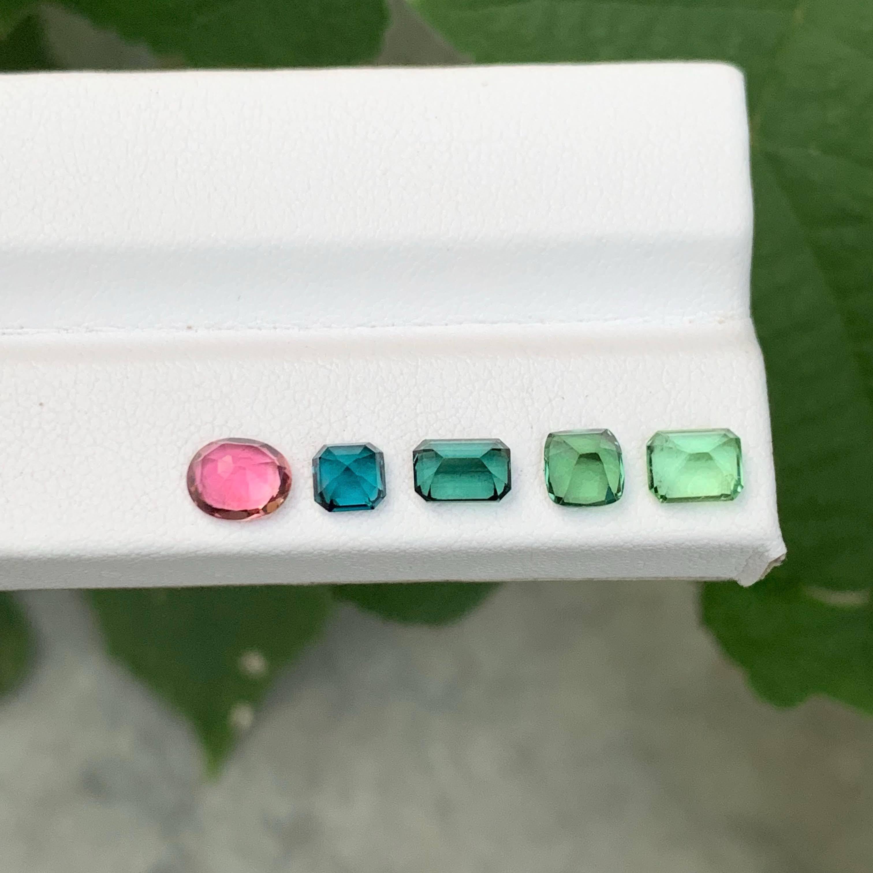 Moderno 3,60 Carati Nature sciolti in 5 pezzi di tormalina di colore misto tagliati in modo misto Gemme afgane in vendita