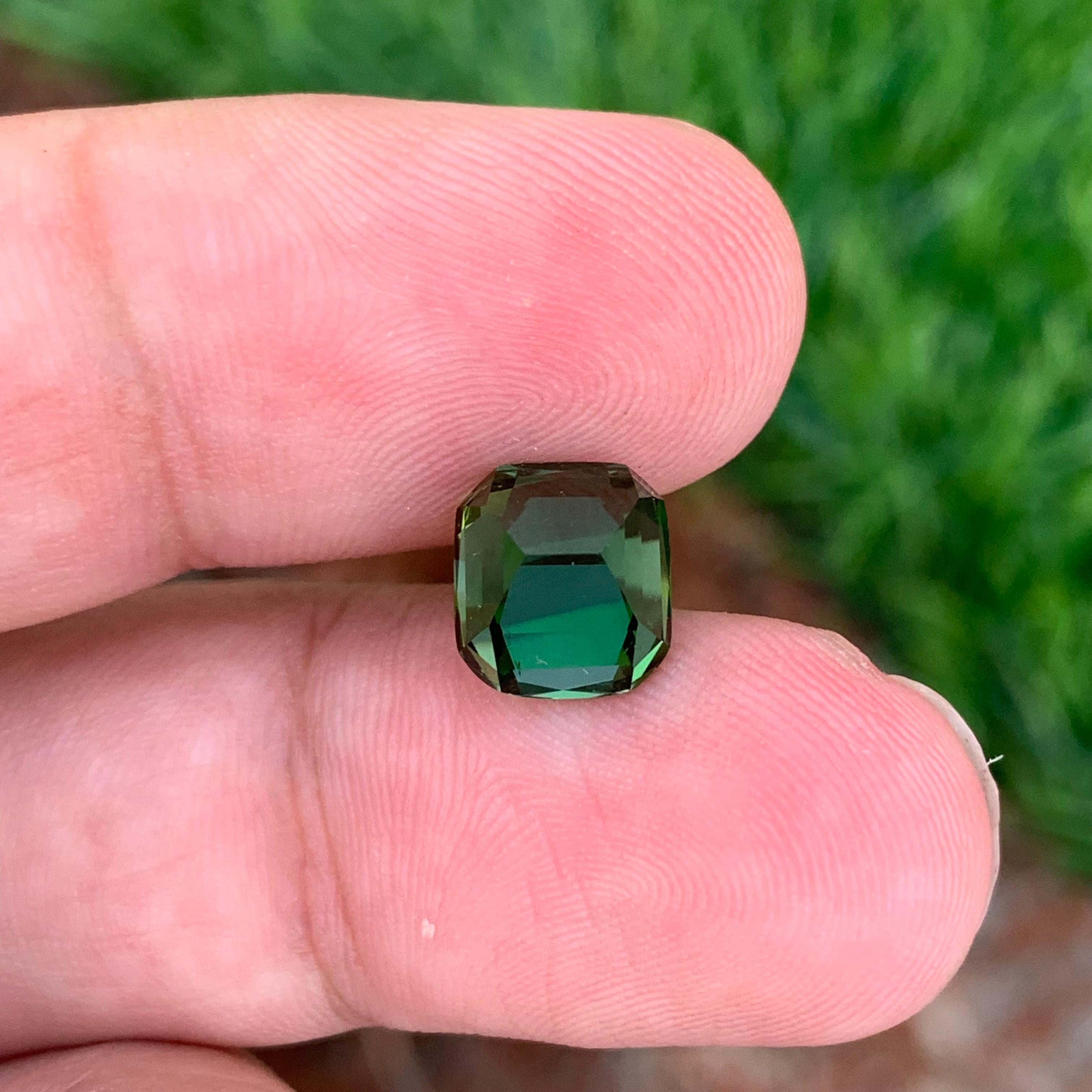 3.60 Carat Natural Loose Blue Green Tourmaline Cushion Shape Gemstone (Tourmaline bleue verte en forme de coussin) en vente 3
