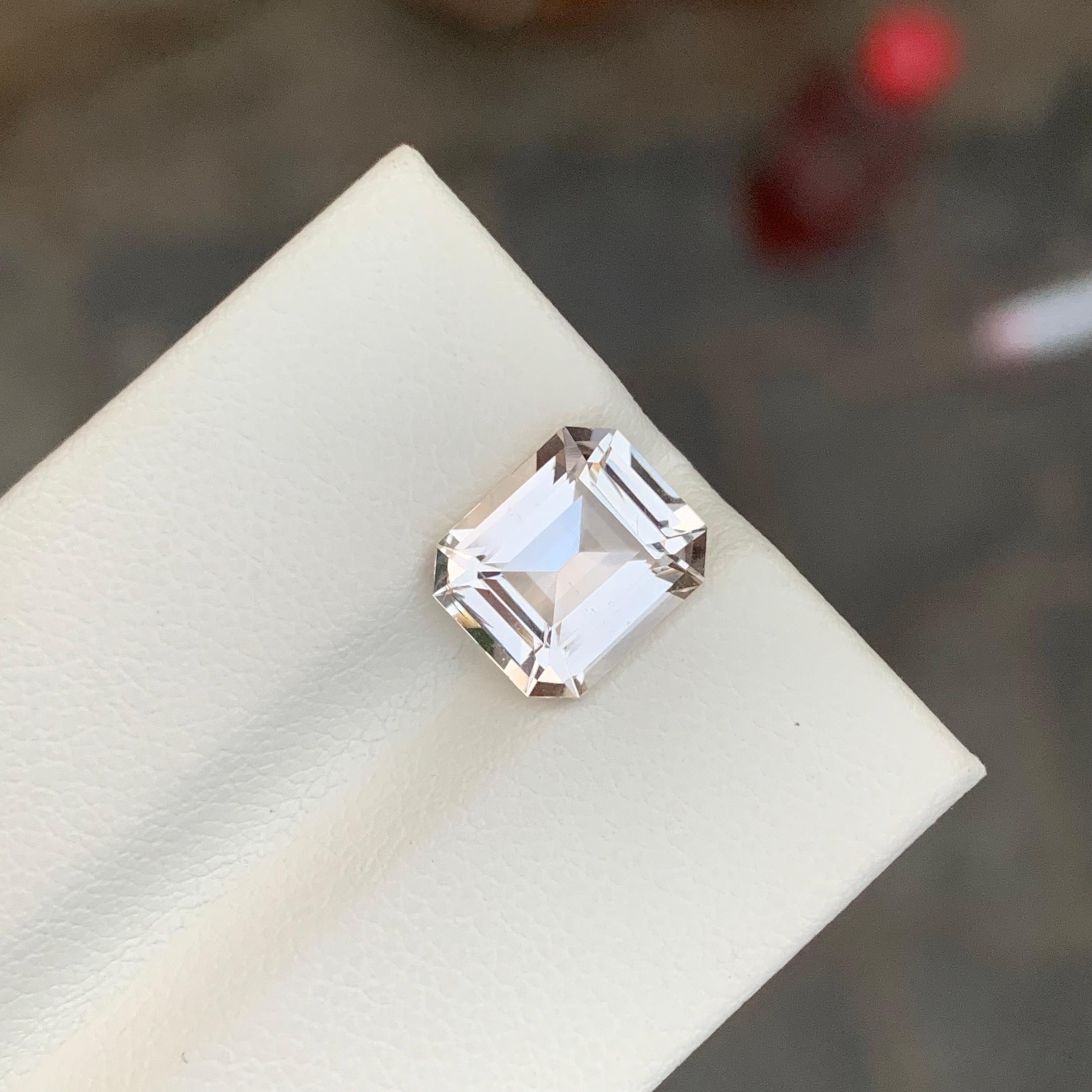 Facettierter Goldtopas

Gewicht: 3,60 Karat
Abmessung: 9.6 x 8.2 x 5.4 Mm
Herkunft: Skardu, Pakistan
Die Form: Smaragd 
Farbe; Golden
Behandlung: Nicht
Zertifikat: Auf Anfrage

Goldener Topas ist ein strahlender Edelstein, der für seine warmen,