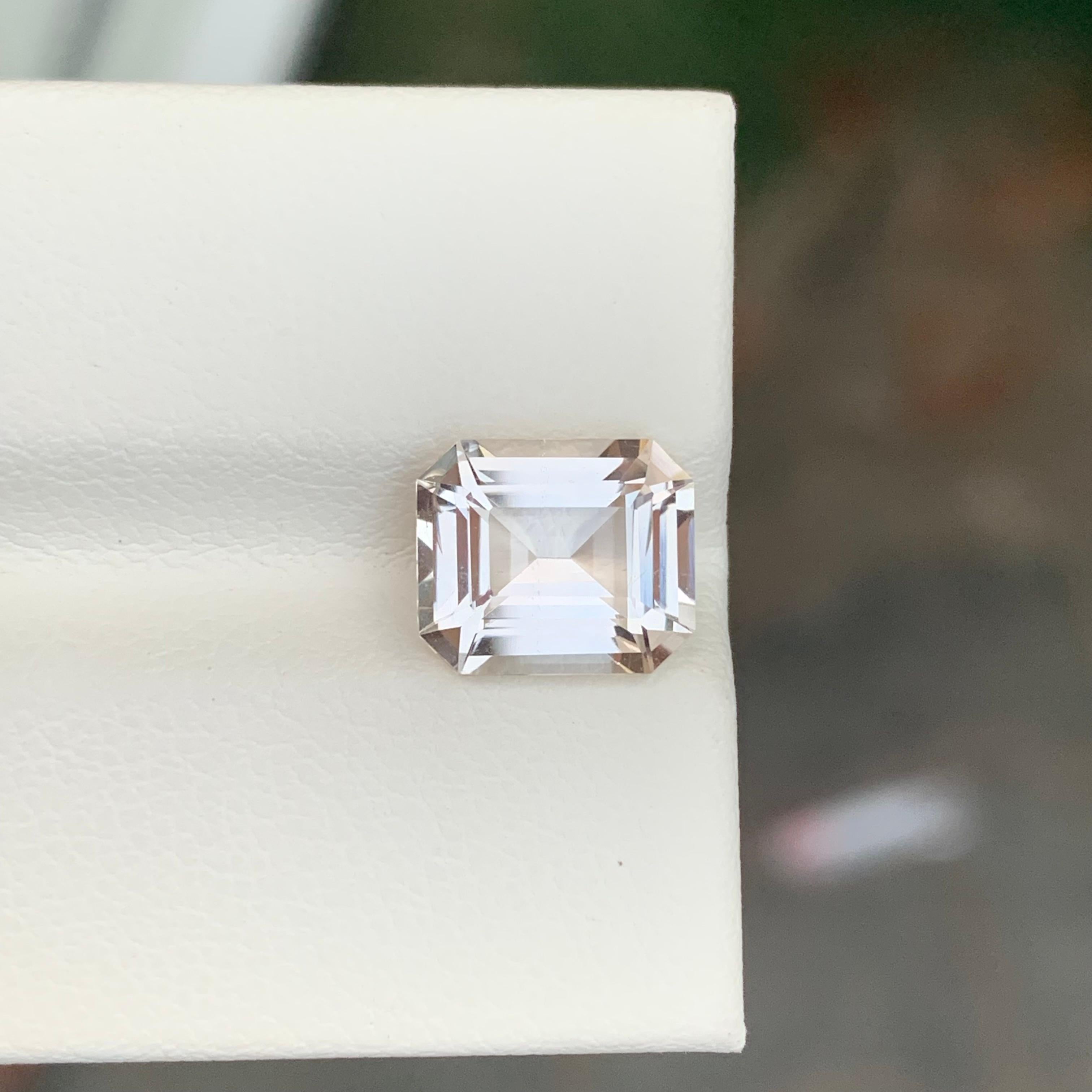 Wunderschöner 3,60 Karat loser Topas in Smaragdform Edelstein im Zustand „Neu“ im Angebot in Peshawar, PK