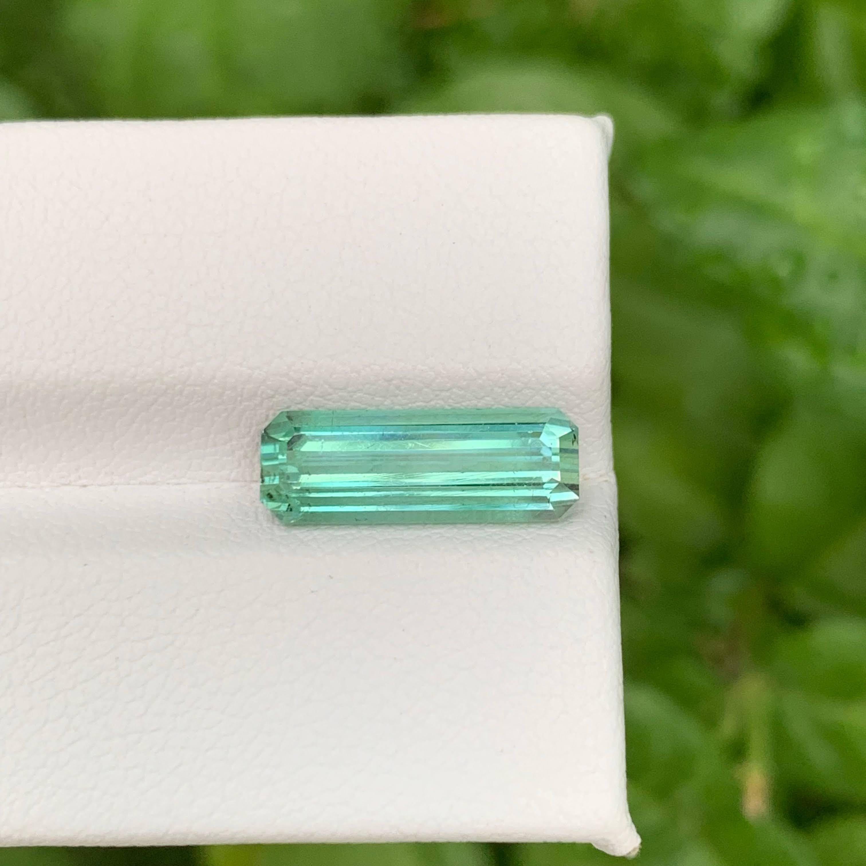 3.60 carati di tormalina verde chiaro naturale sfusa con taglio a smeraldo Gemma afgana in vendita 4