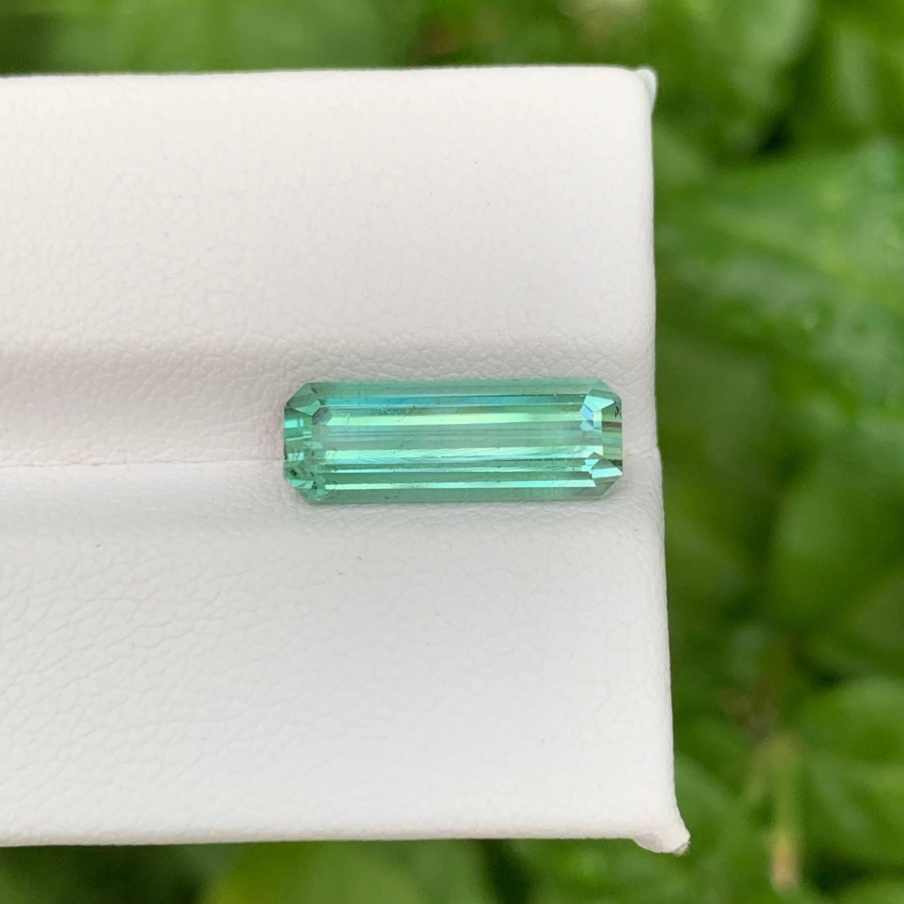 3.60 carati di tormalina verde chiaro naturale sfusa con taglio a smeraldo Gemma afgana in vendita 3