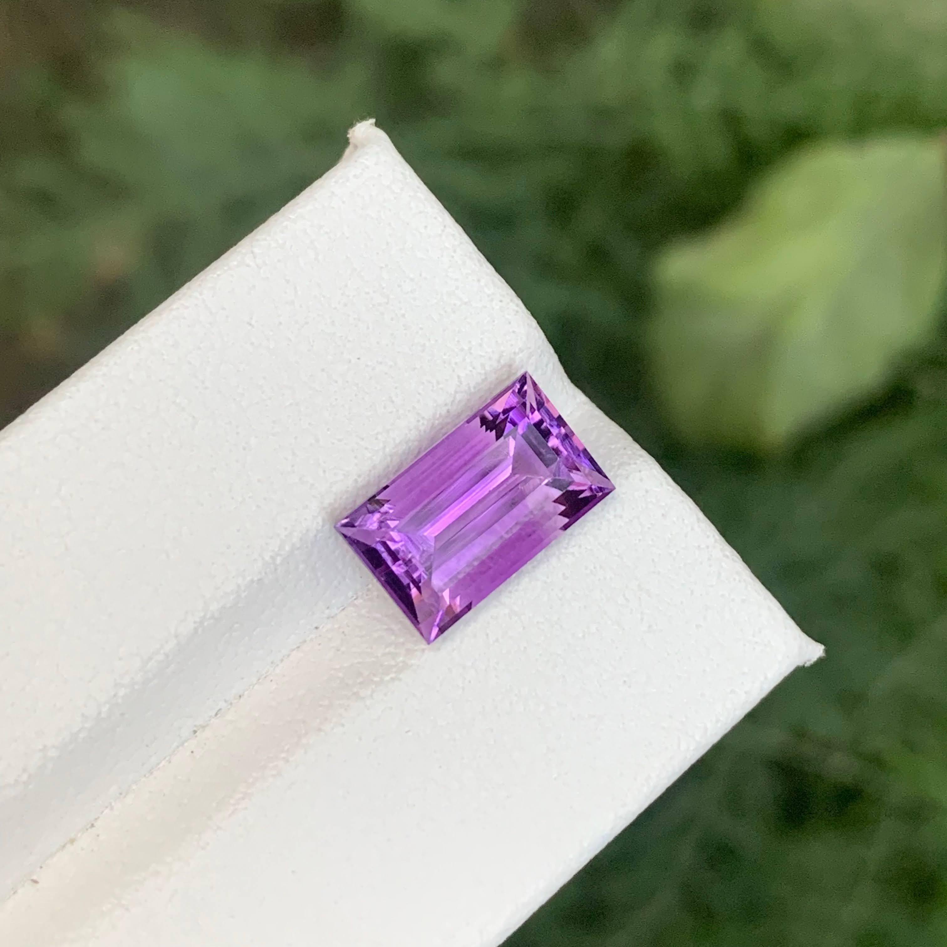 3.60 Carat Natural Loose Purple Amethyst Stone Baguette Cut Brazilian Gemstone (pierre précieuse brésilienne taillée en baguette) en vente 4