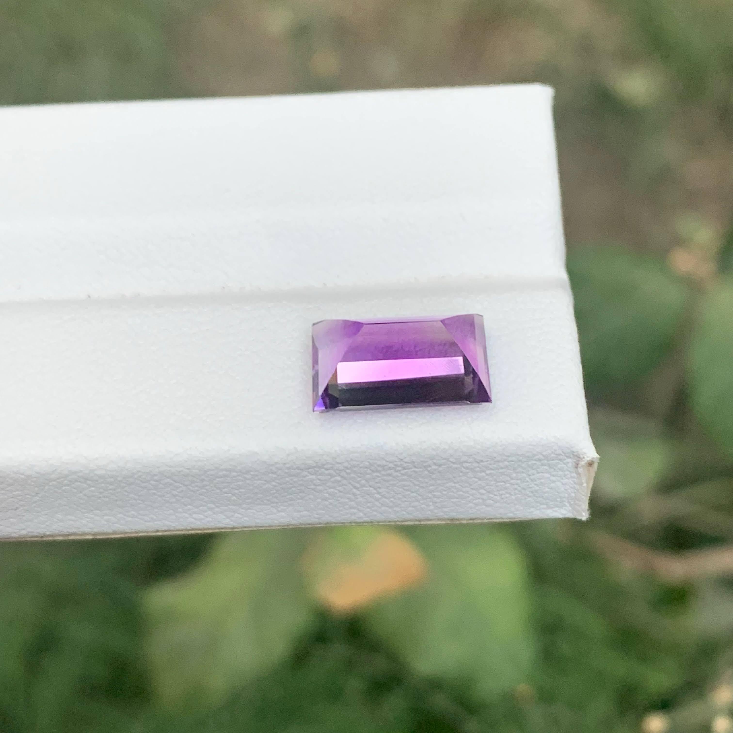 Moderne 3.60 Carat Natural Loose Purple Amethyst Stone Baguette Cut Brazilian Gemstone (pierre précieuse brésilienne taillée en baguette) en vente