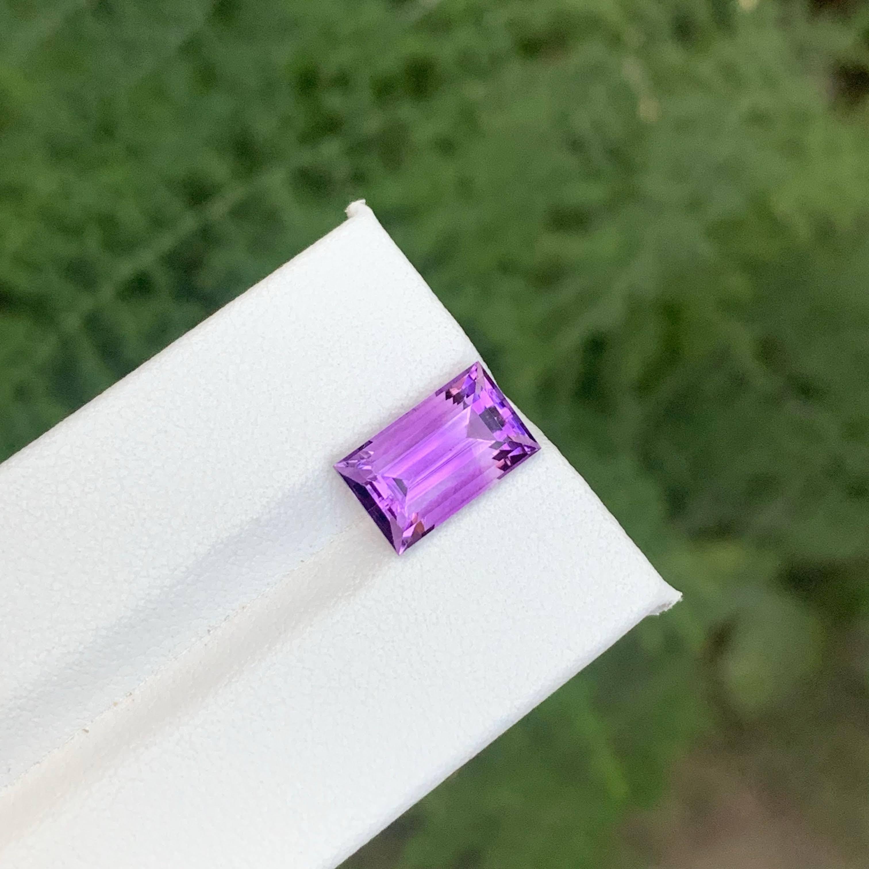 Taille baguette 3.60 Carat Natural Loose Purple Amethyst Stone Baguette Cut Brazilian Gemstone (pierre précieuse brésilienne taillée en baguette) en vente