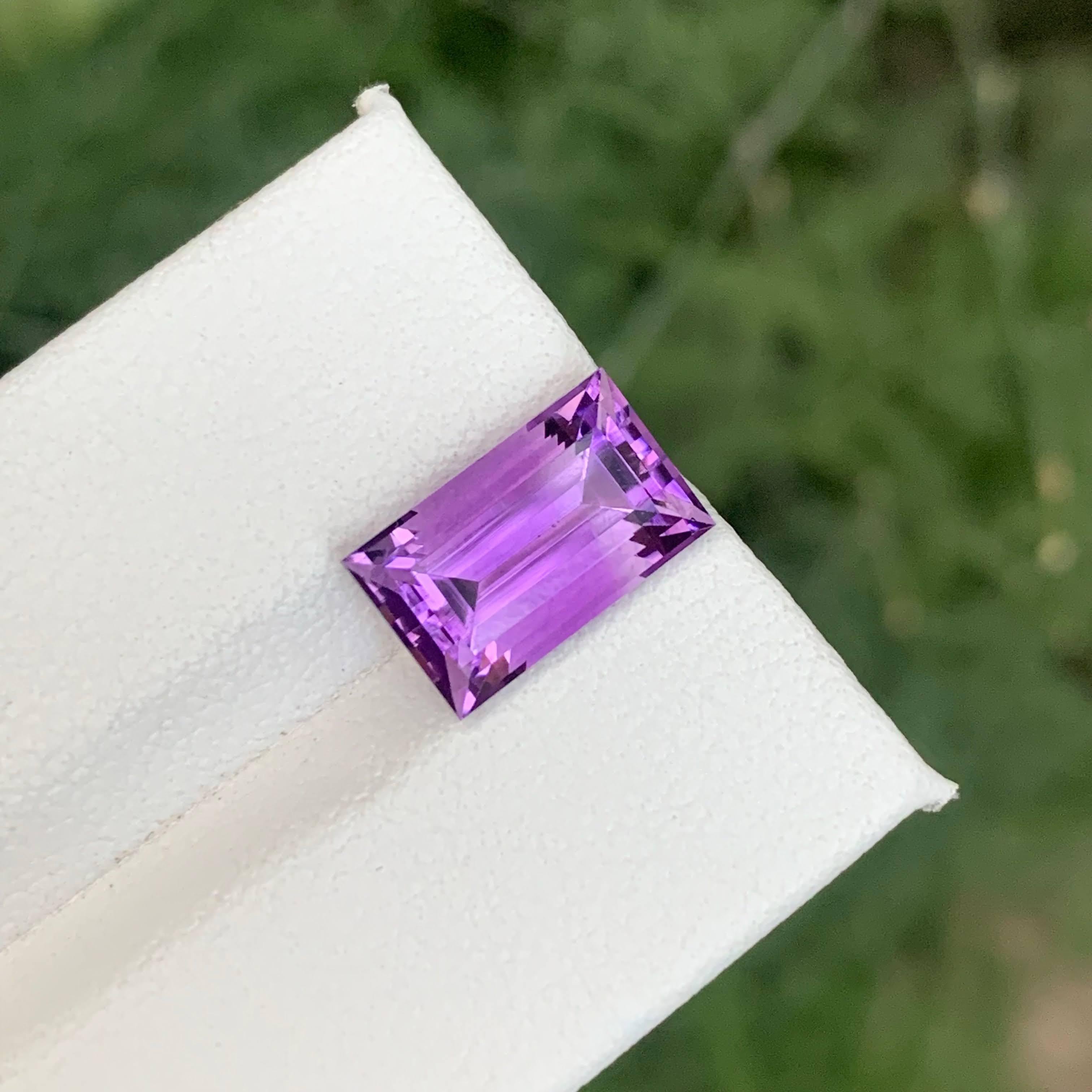 3.60 Carat Natural Loose Purple Amethyst Stone Baguette Cut Brazilian Gemstone (pierre précieuse brésilienne taillée en baguette) Unisexe en vente