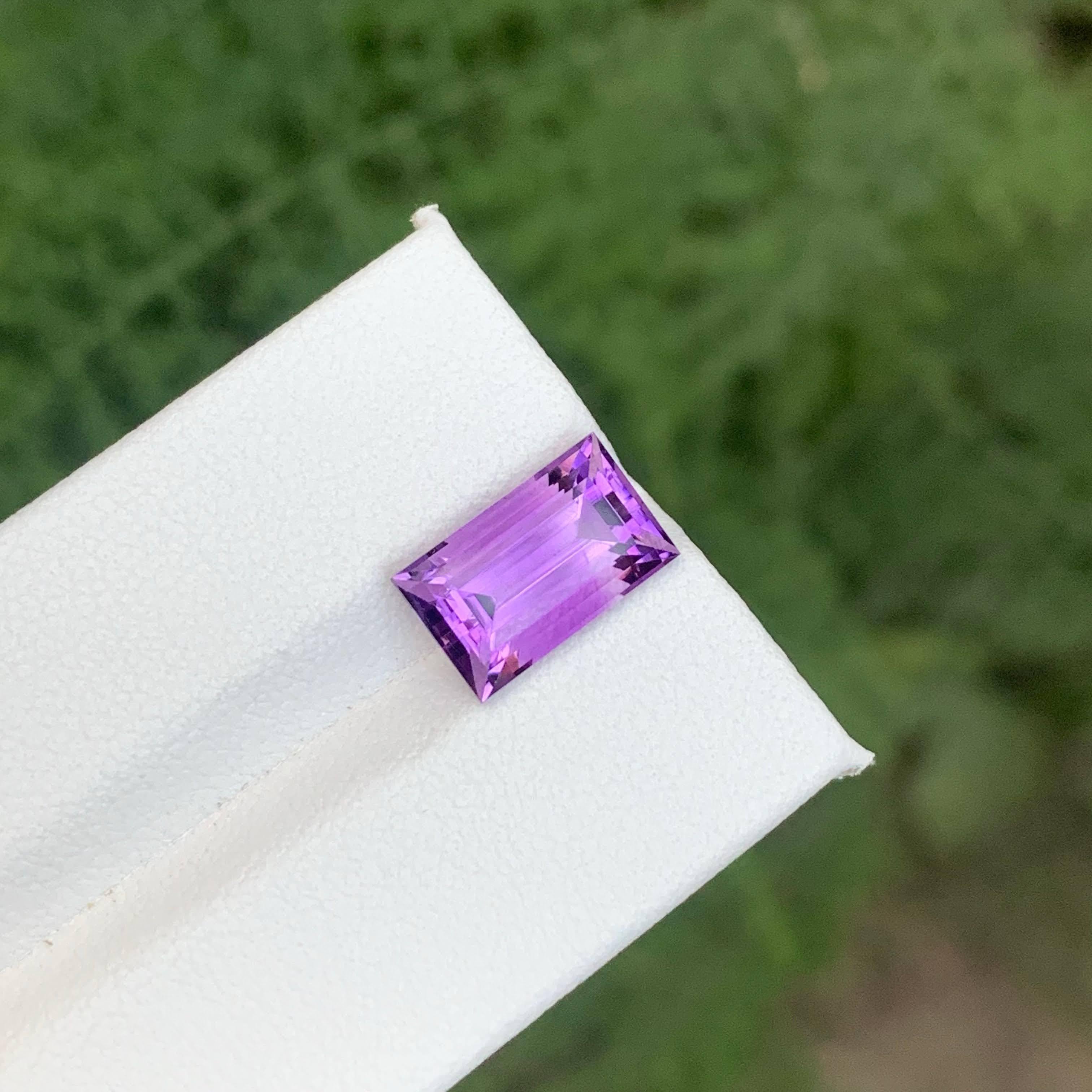 3.60 Carat Natural Loose Purple Amethyst Stone Baguette Cut Brazilian Gemstone (pierre précieuse brésilienne taillée en baguette) en vente 1