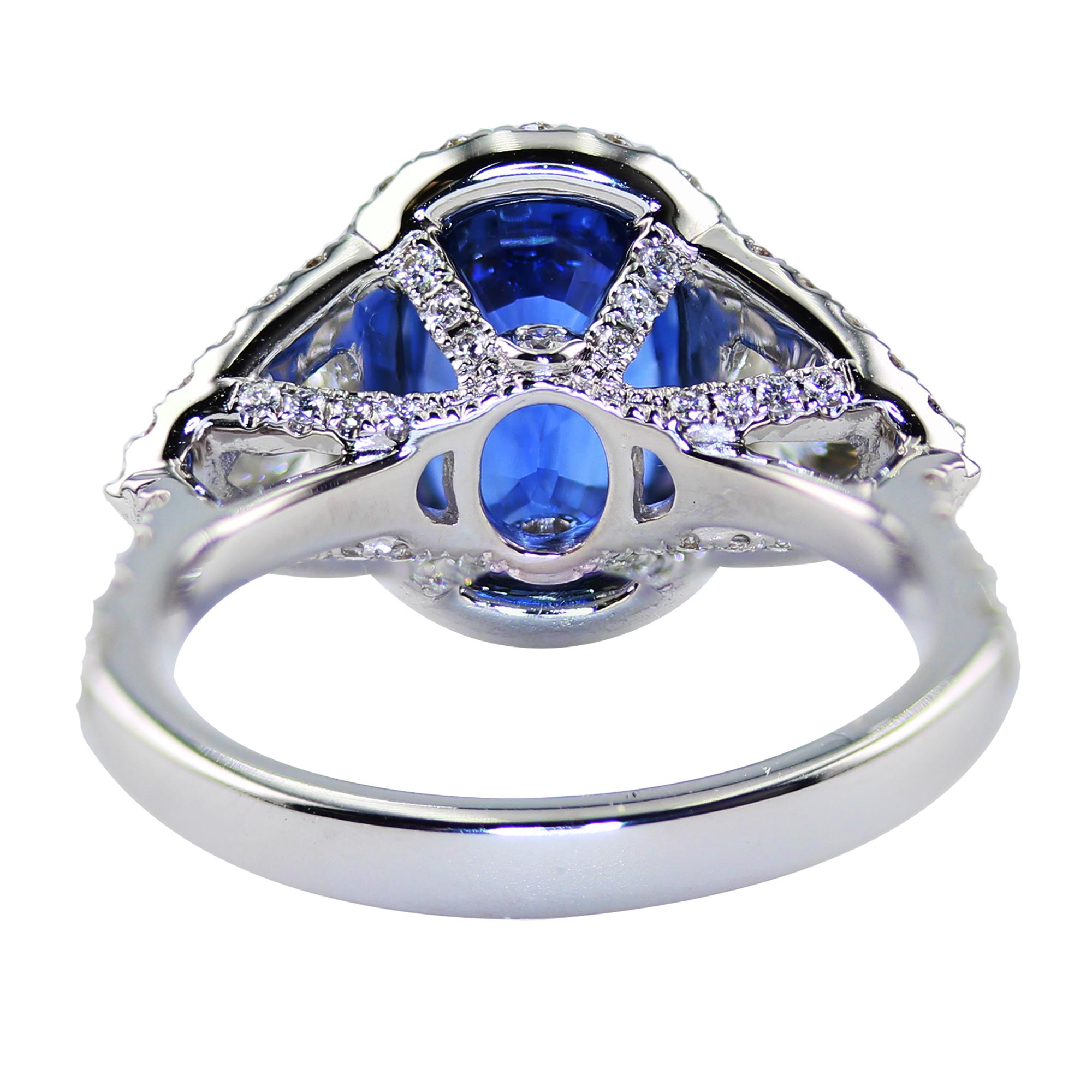 Oval Cut 3.60 Carat Blue Sapphire White Gold Cocktail Ring For Sale