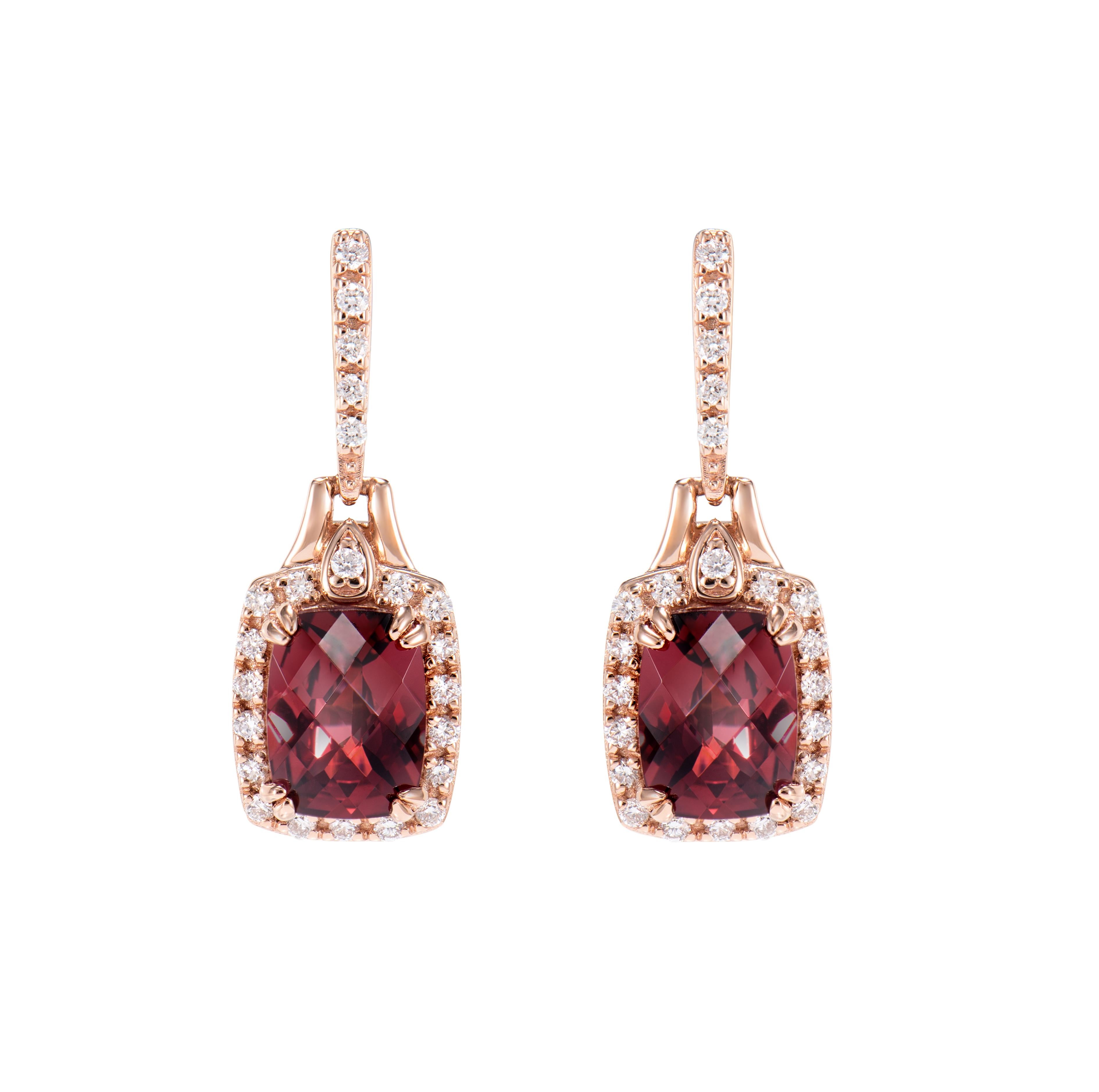Contemporaneo Sunita Nahata Rodolite 3.60ct. Orecchino a goccia in 18KRG con diamante bianco in vendita