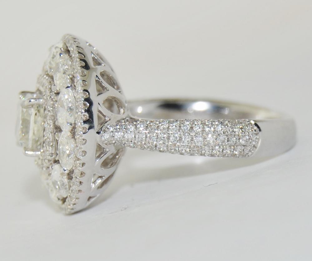 Contemporary 3.60 Carat Stunning White Diamond Ring in 18 Karat Gold For Sale