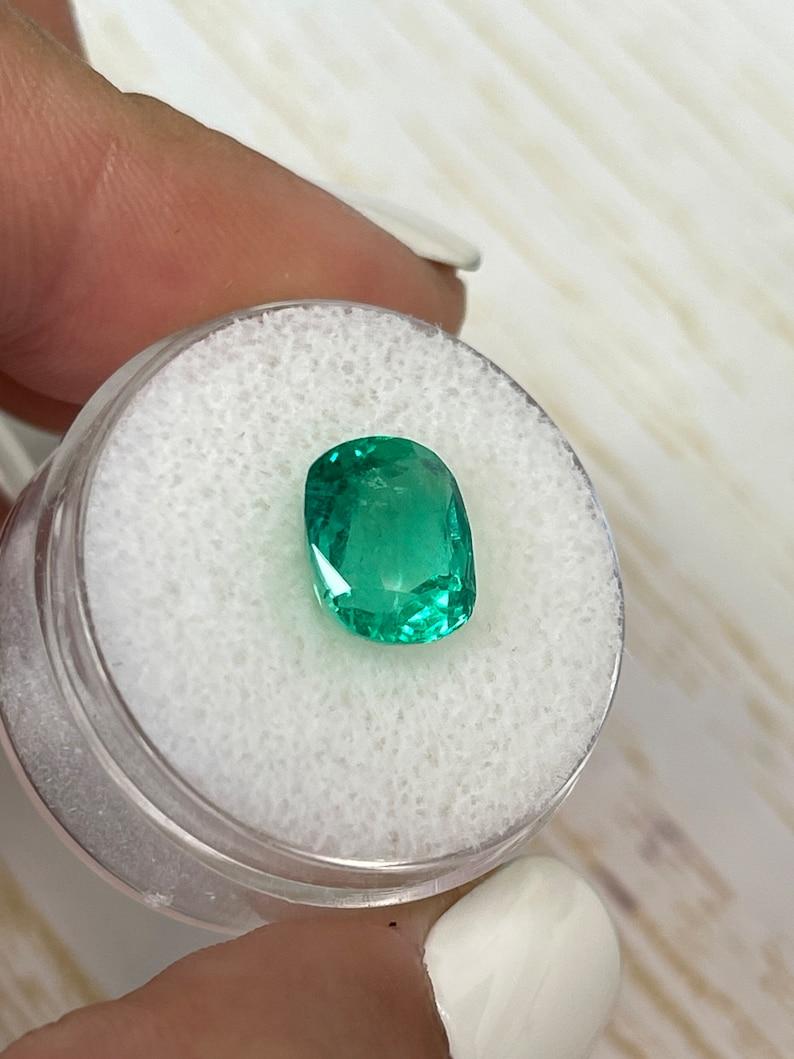 Esmeralda Colombiana Verde Vivaz de 3,60 Quilates - Gema Chivor talla cojín Corte cojín en venta