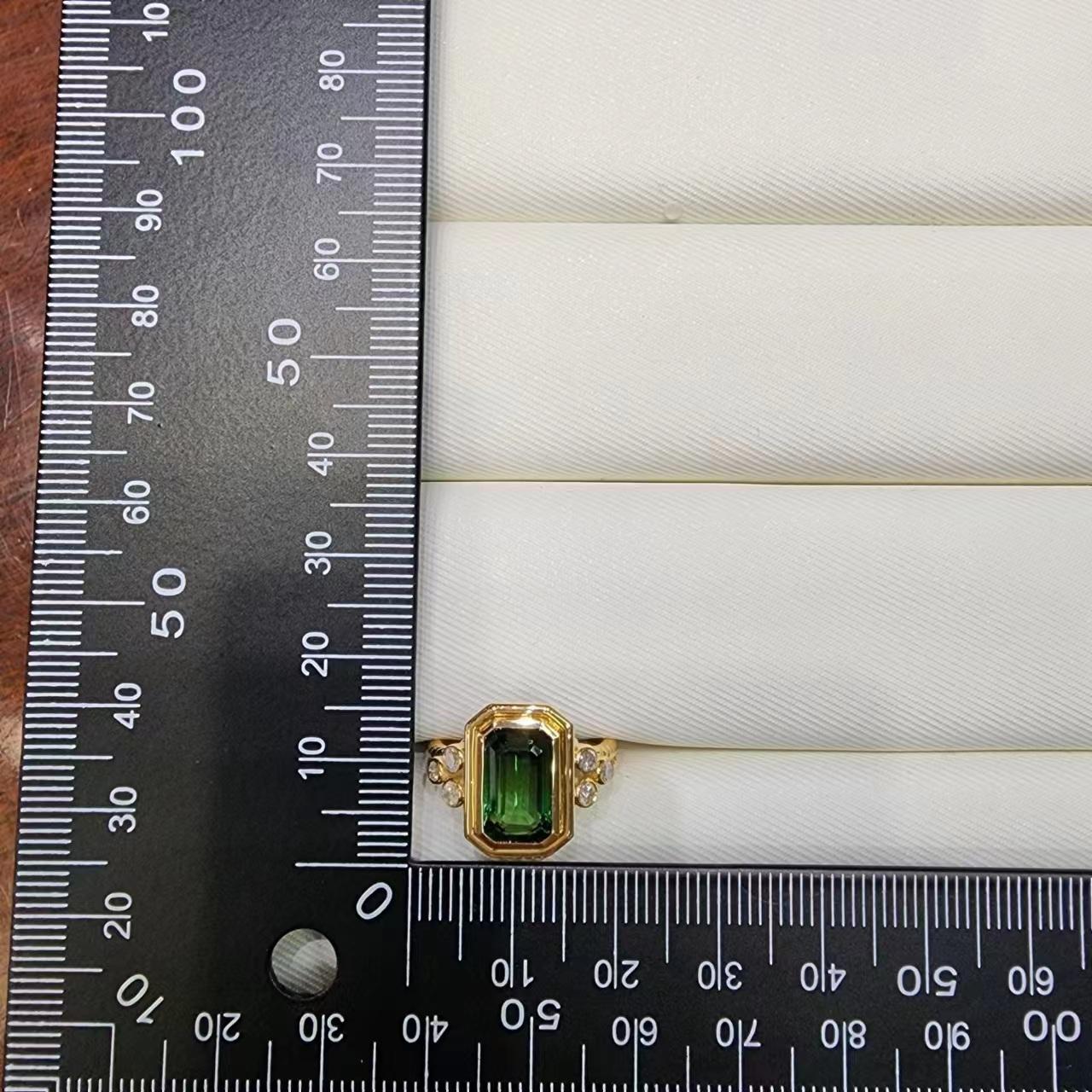 3.60 Carat Vivid Green Tourmaline Cocktail Ring in 18K Yellow Gold For Sale 1