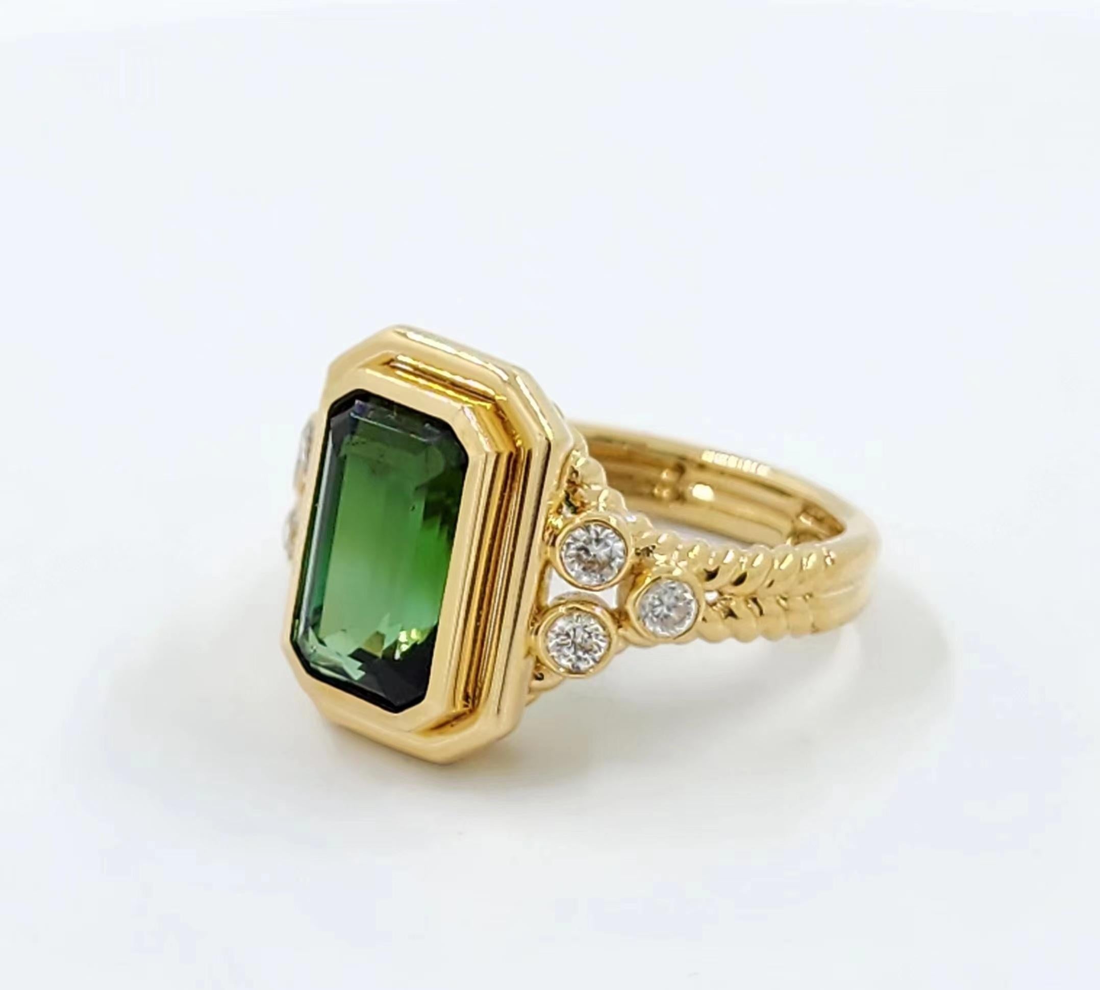 3.60 Carat Vivid Green Tourmaline Cocktail Ring in 18K Yellow Gold For Sale 3