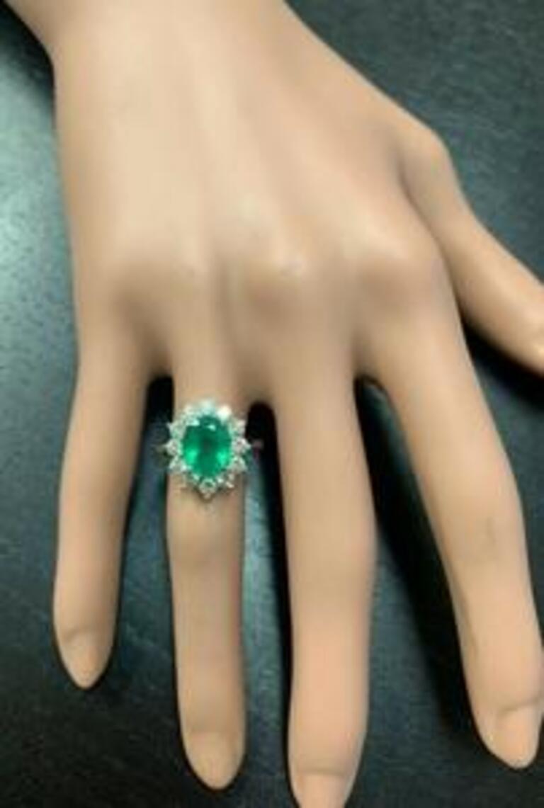3.60 Carat Exquisite Emerald and Diamond 14 Karat Solid White Gold Ring For Sale 1