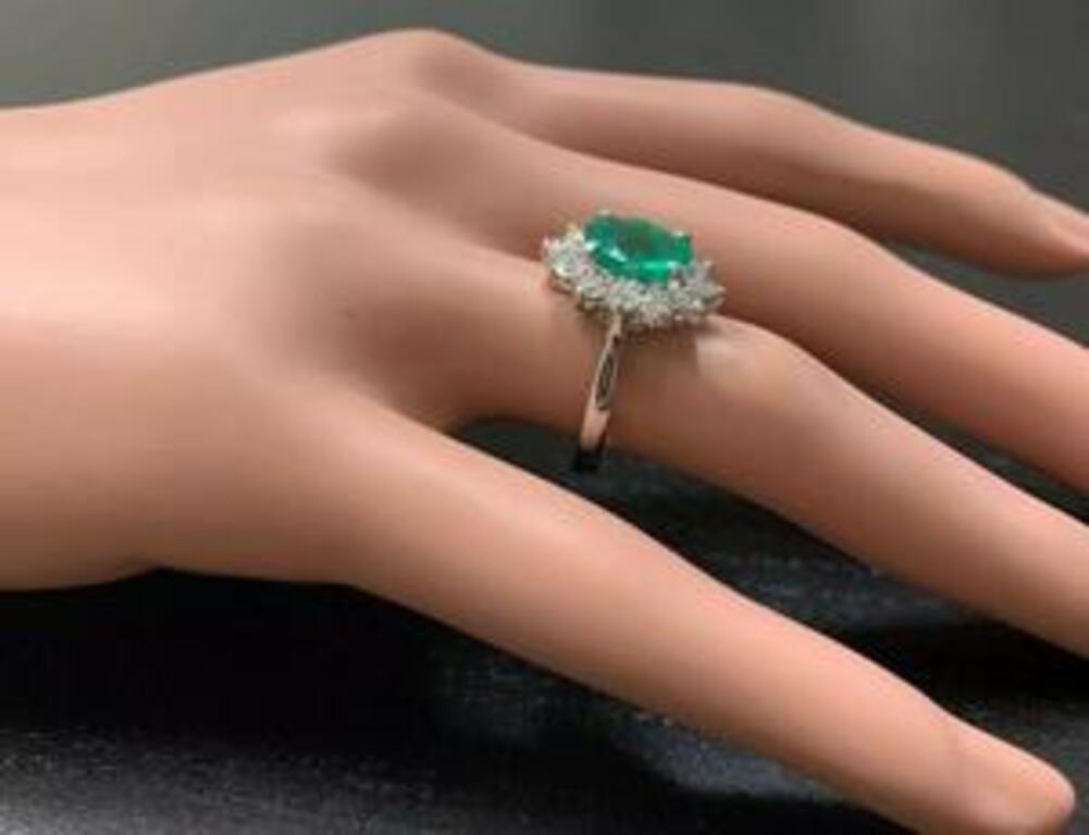 3.60 Carat Exquisite Emerald and Diamond 14 Karat Solid White Gold Ring For Sale 3