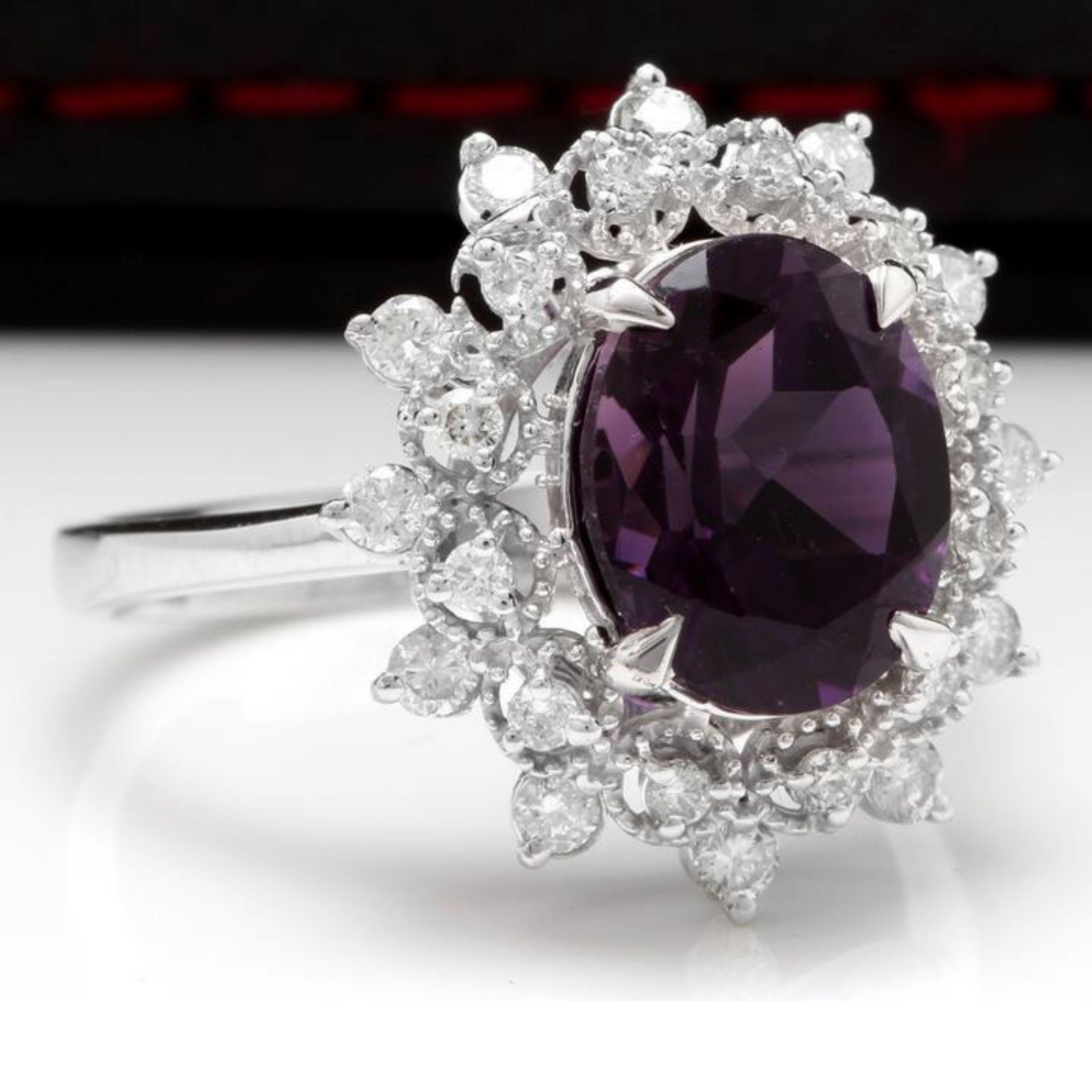 3.60 Karat Natürlicher Amethyst und Diamant 14K Massiv Weißgold Ring

Gesamtgewicht des natürlichen ovalen Amethysten: Ca. 3,00 Karat

Amethyst Maße: Ca. 10 x 8mm

Natürliche runde Diamanten Gewicht: Ca. 0,60 Karat (Farbe G-H / Reinheit