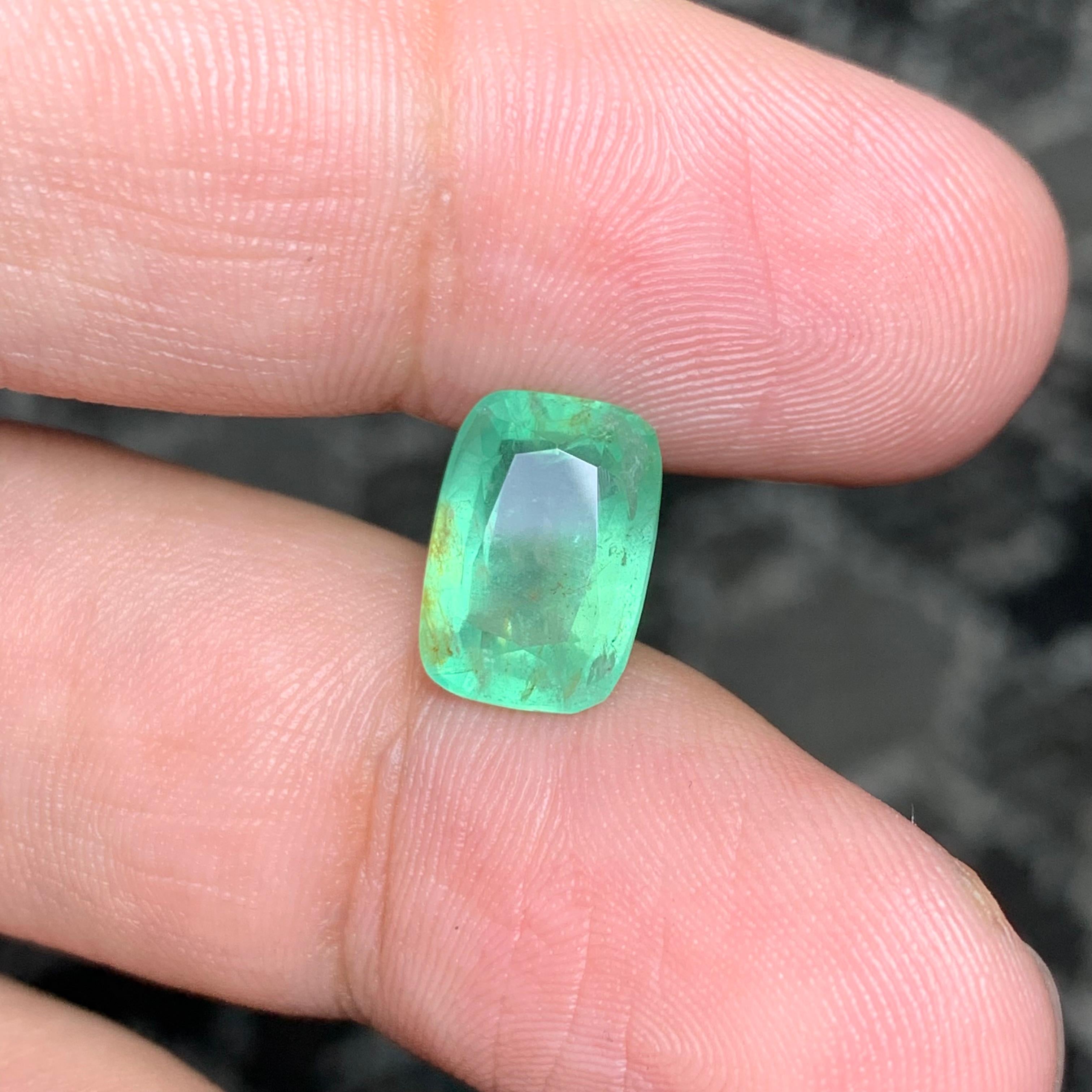 3,60 Karat Natürlicher Loser Hellgrüner Smaragd Beryll Ring Edelstein  (Kissenschliff) im Angebot