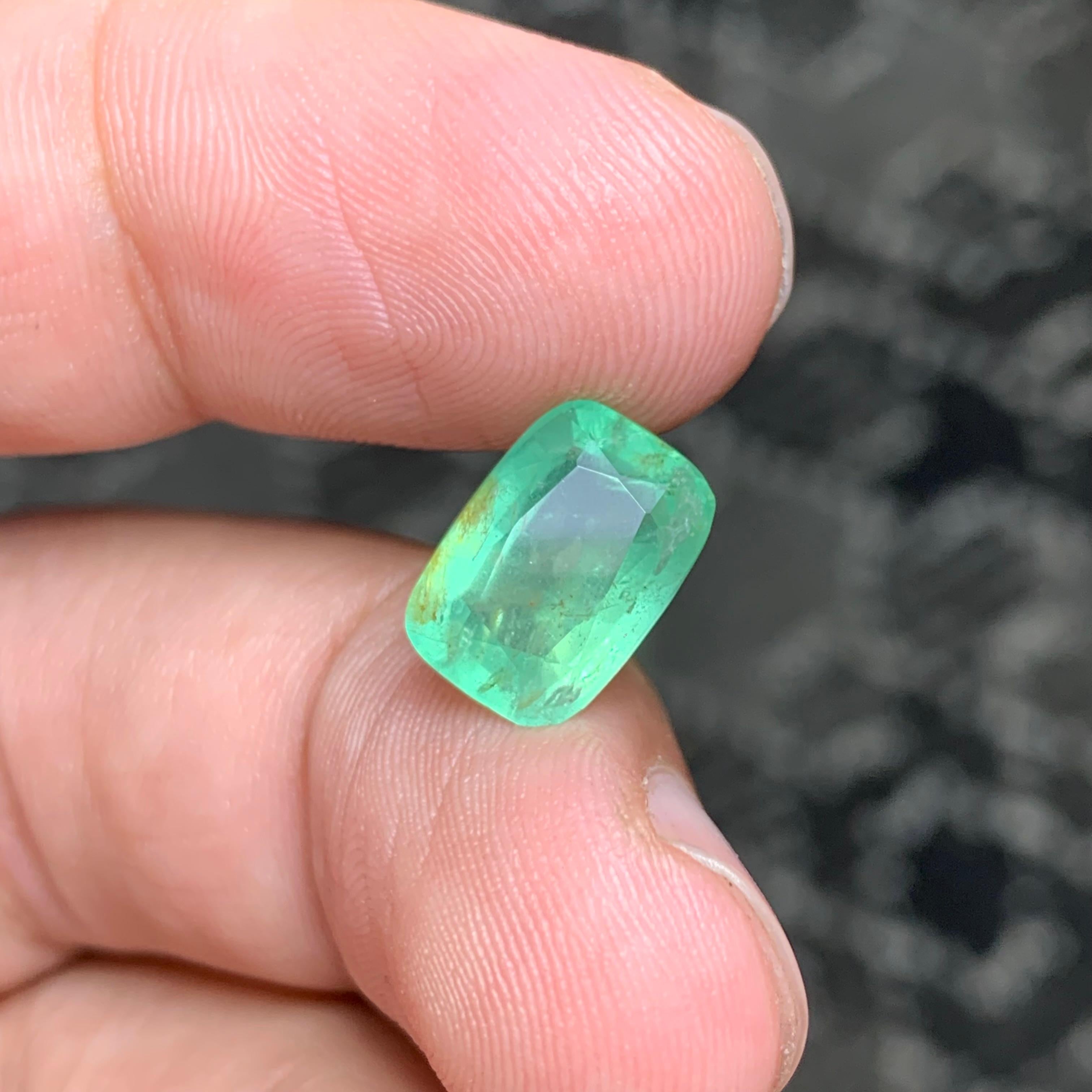 3,60 Karat Natürlicher Loser Hellgrüner Smaragd Beryll Ring Edelstein  im Zustand „Neu“ im Angebot in Peshawar, PK