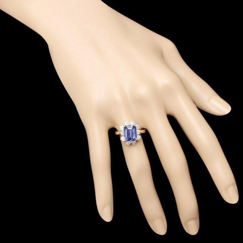 3.60 Carats Natural Tanzanite and Diamond 14K Solid Yellow Gold Ring In New Condition For Sale In Los Angeles, CA