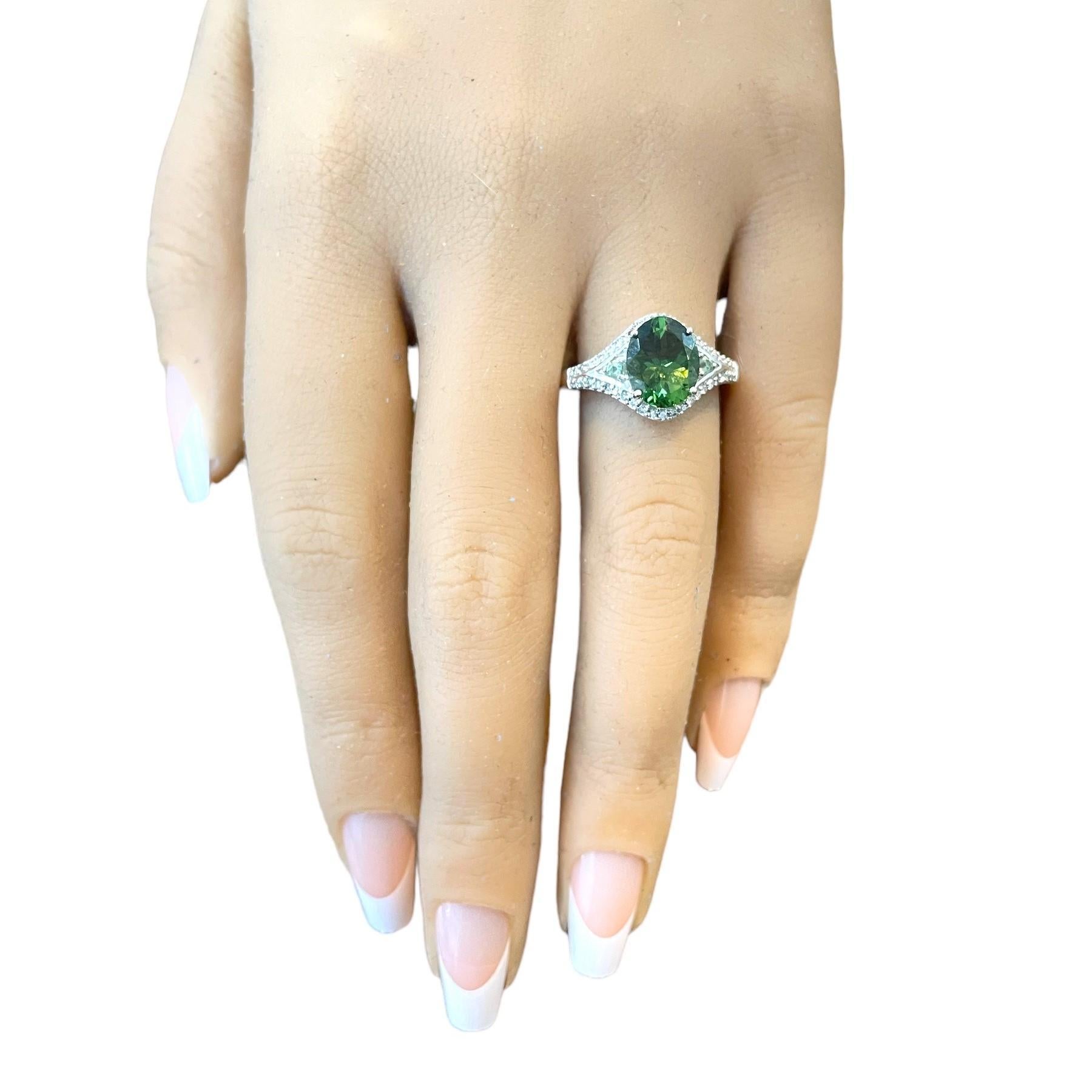 3.60 CT tsavorite Gemstone and Diamond Ring In Good Condition For Sale In New York, NY