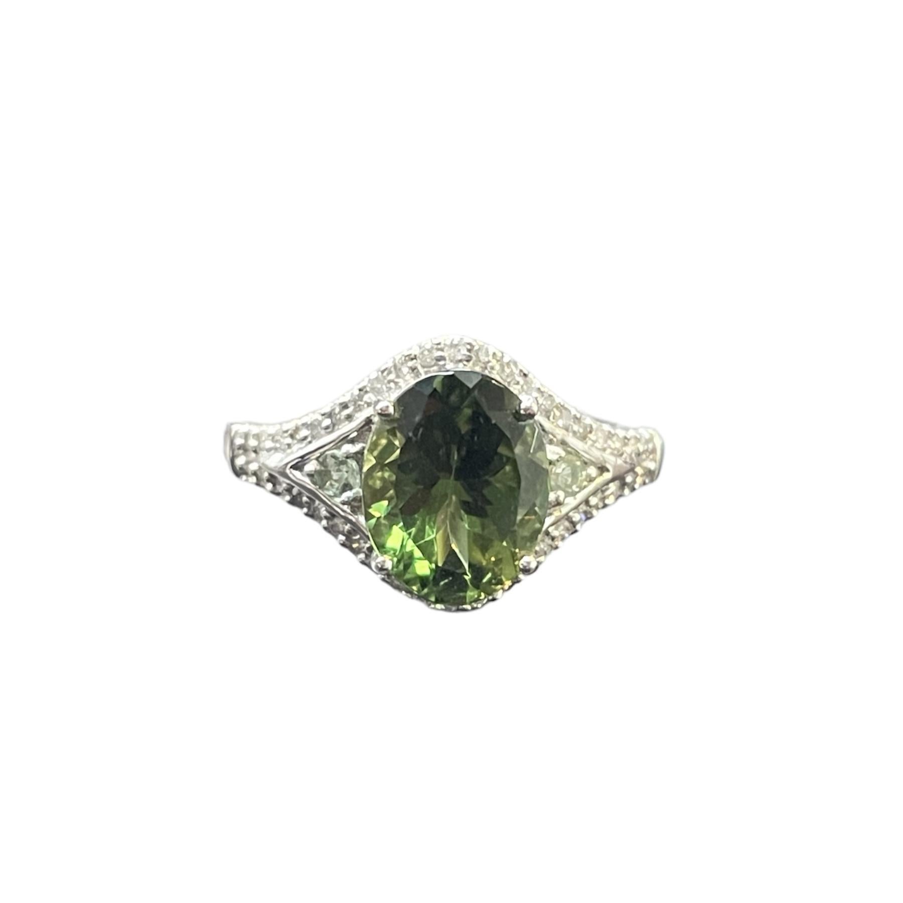 3.60 CT tsavorite Gemstone and Diamond Ring For Sale