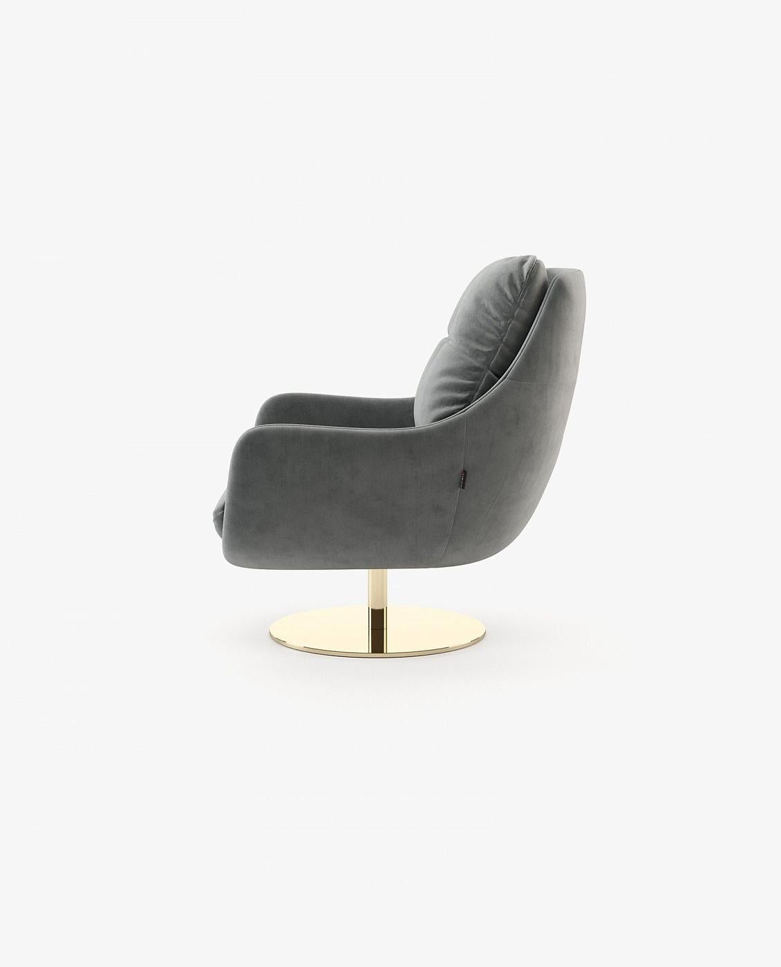 Portugais Fauteuil pivotant à 360 degrés avec tapisserie en velours personnalisée et finitions métalliques en vente