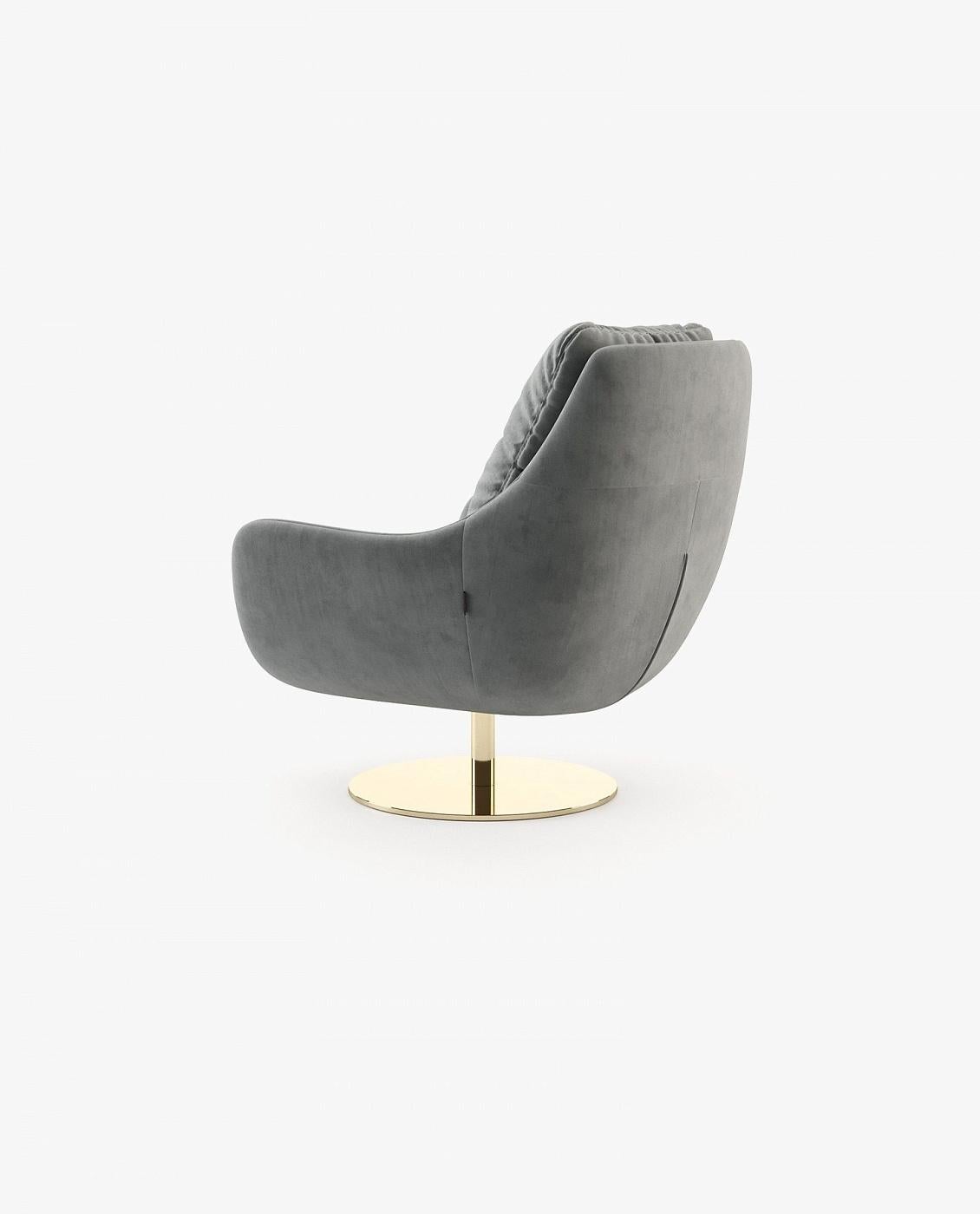 Fait main Fauteuil pivotant à 360 degrés avec tapisserie en velours personnalisée et finitions métalliques en vente