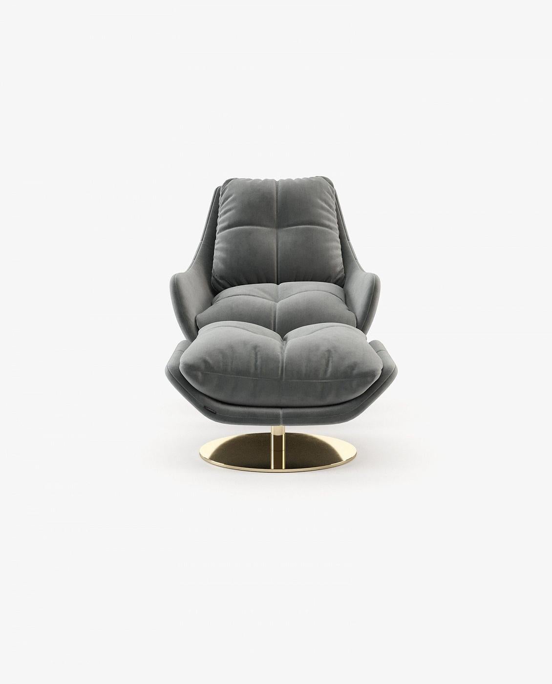 Fauteuil pivotant à 360 degrés avec tapisserie en velours personnalisée et finitions métalliques Neuf - En vente à NEW YORK, NY