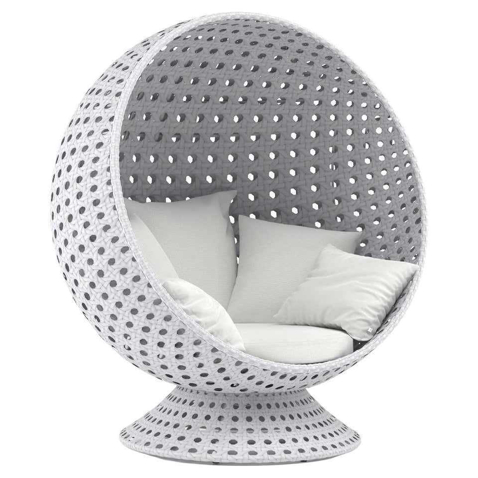 Rotating Click Chair 360° Rotating Outdoor Daybed In Stone Washed Wicker For Sale at 1stDibs ...
