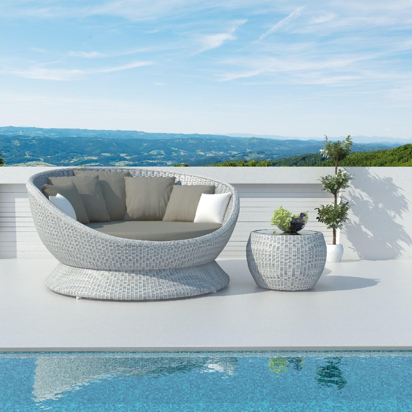 Modern 360° Rotating Outdoor Daybed In Stone Washed Wicker For Sale