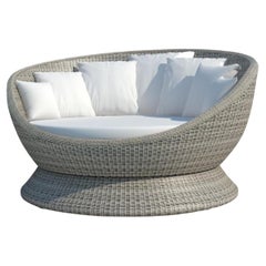 360° Rotating Outdoor Daybed In Stone Washed Wicker