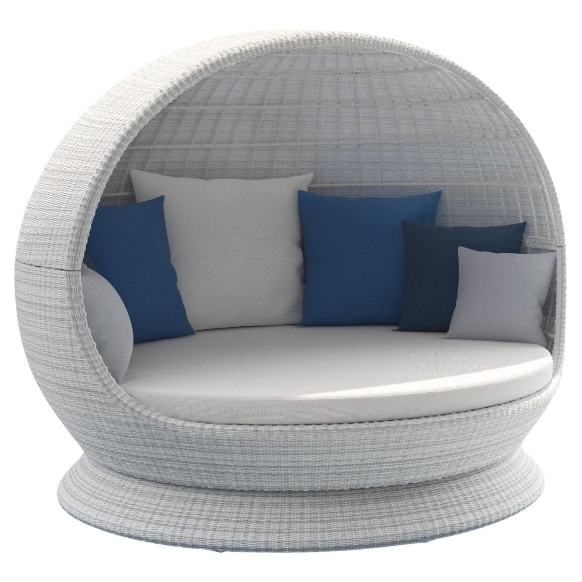  360° Rotating Scoop Daybed In Woven Wicker