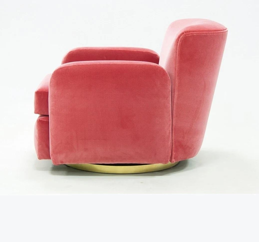 360° Swivel Armchair with Metallic Base For Sale 4