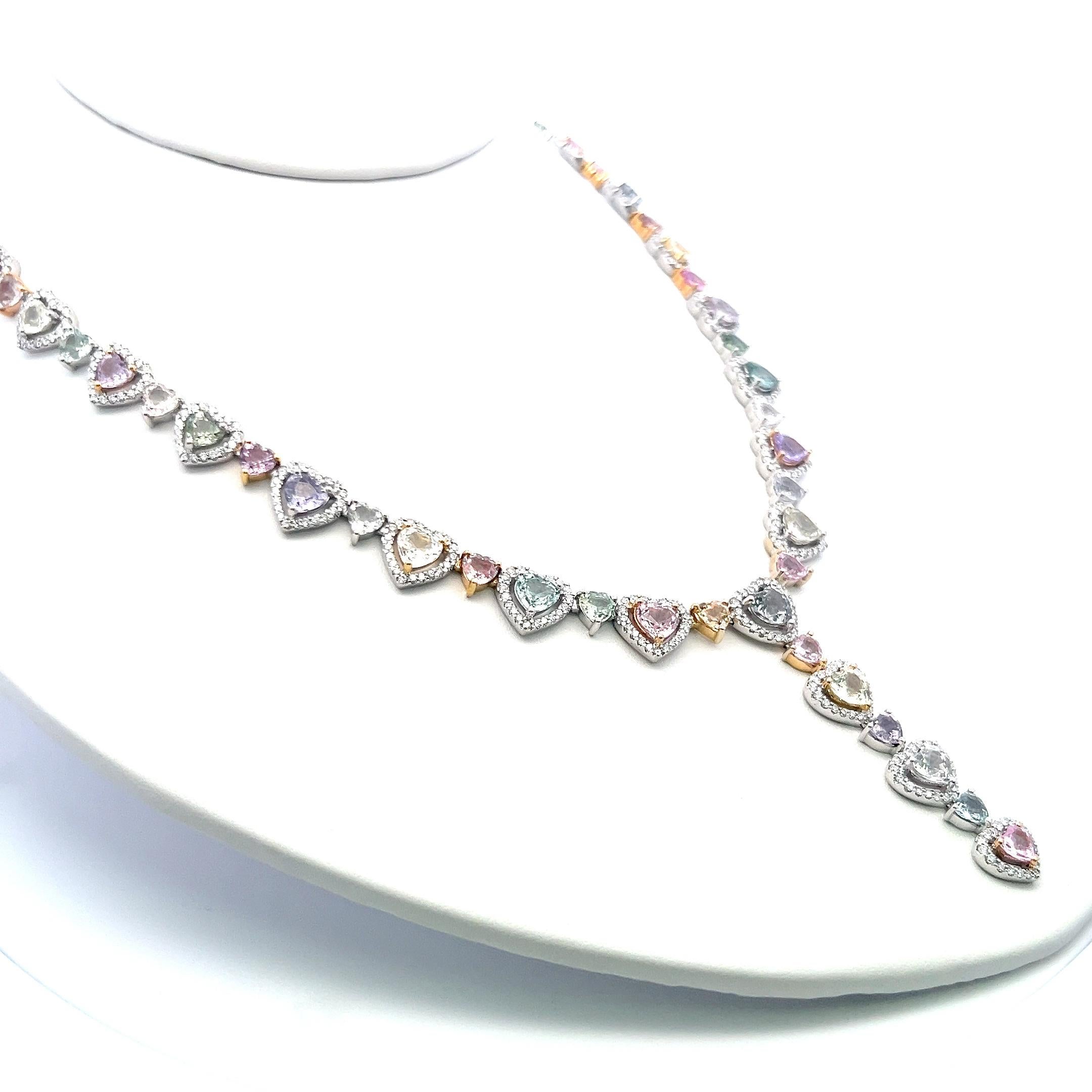 Taille cœur Collier fantaisie 18 carats avec saphir en forme de cœur de 36,00 carats et diamants de 4,00 carats en vente