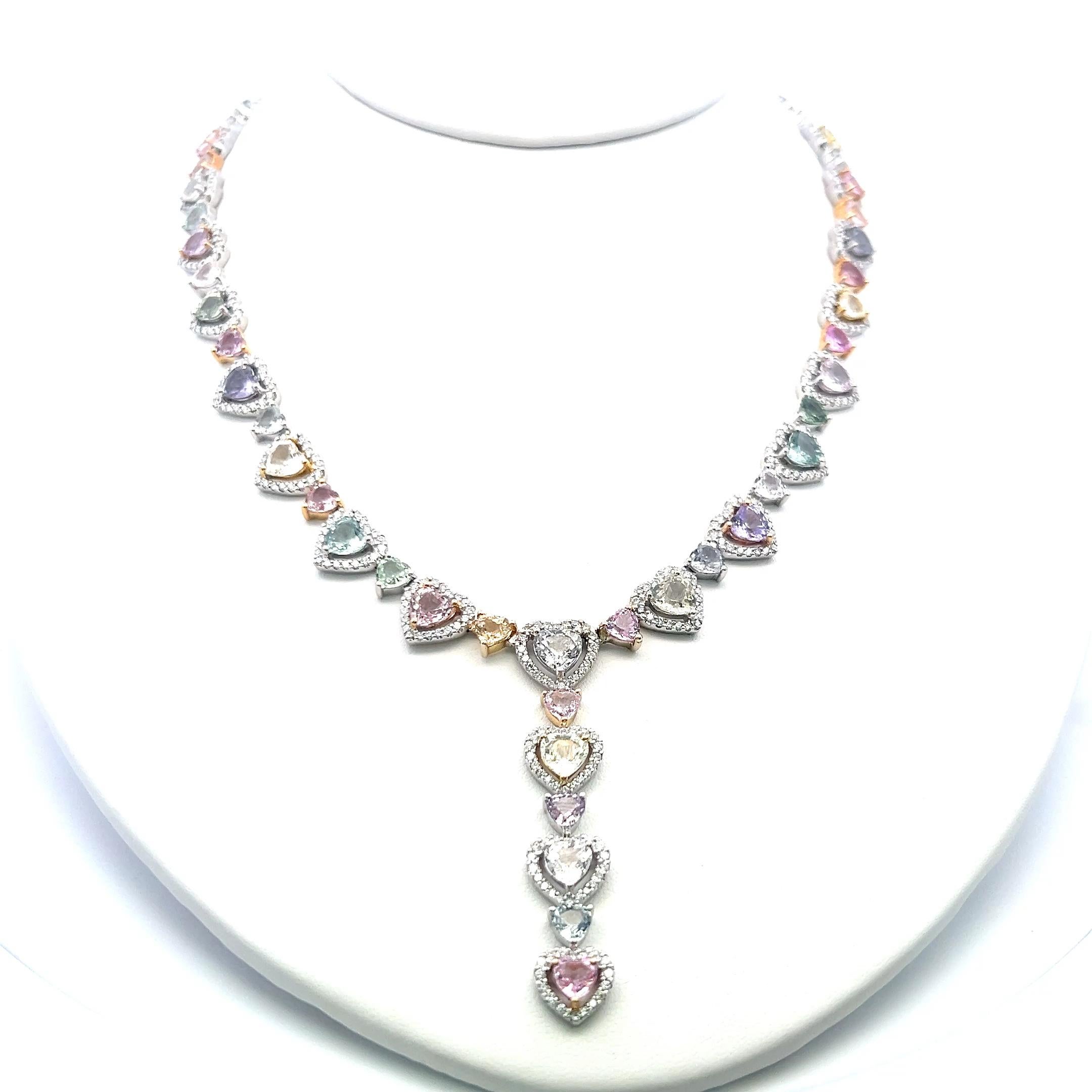 Collier fantaisie 18 carats avec saphir en forme de cœur de 36,00 carats et diamants de 4,00 carats Bon état - En vente à New York, NY