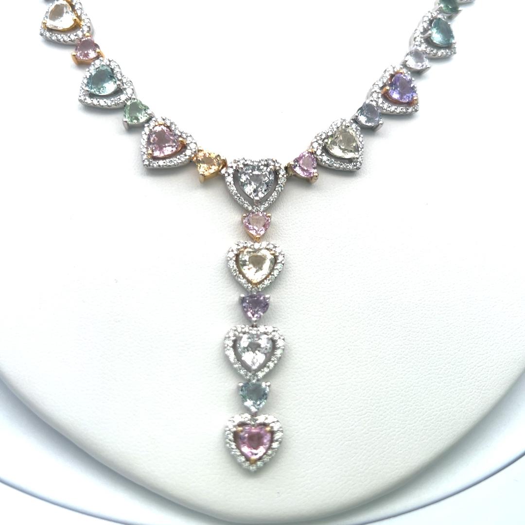 Collier fantaisie 18 carats avec saphir en forme de cœur de 36,00 carats et diamants de 4,00 carats Pour femmes en vente