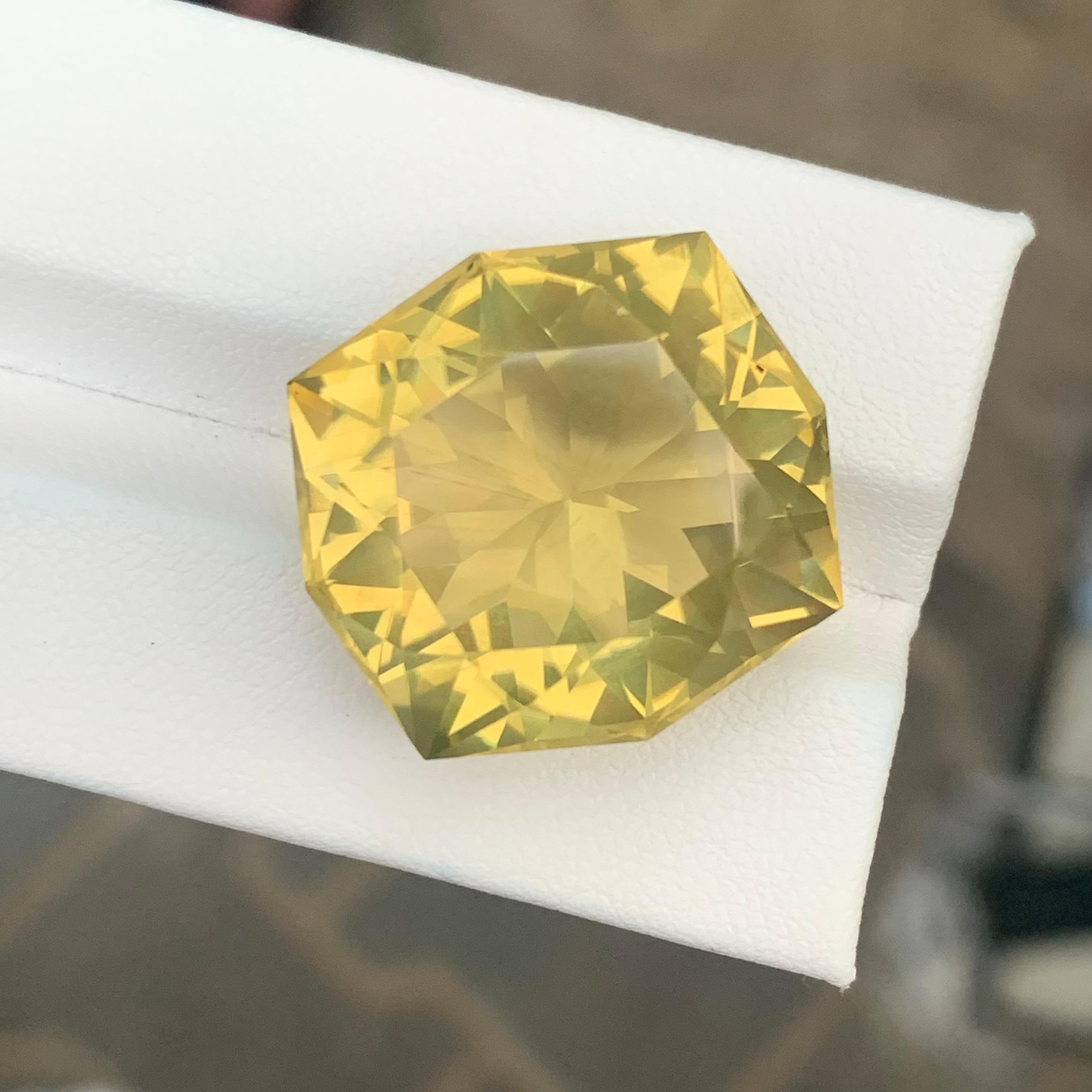 36,05 carati di quarzo limone sfuso taglio fantasia in vendita 8