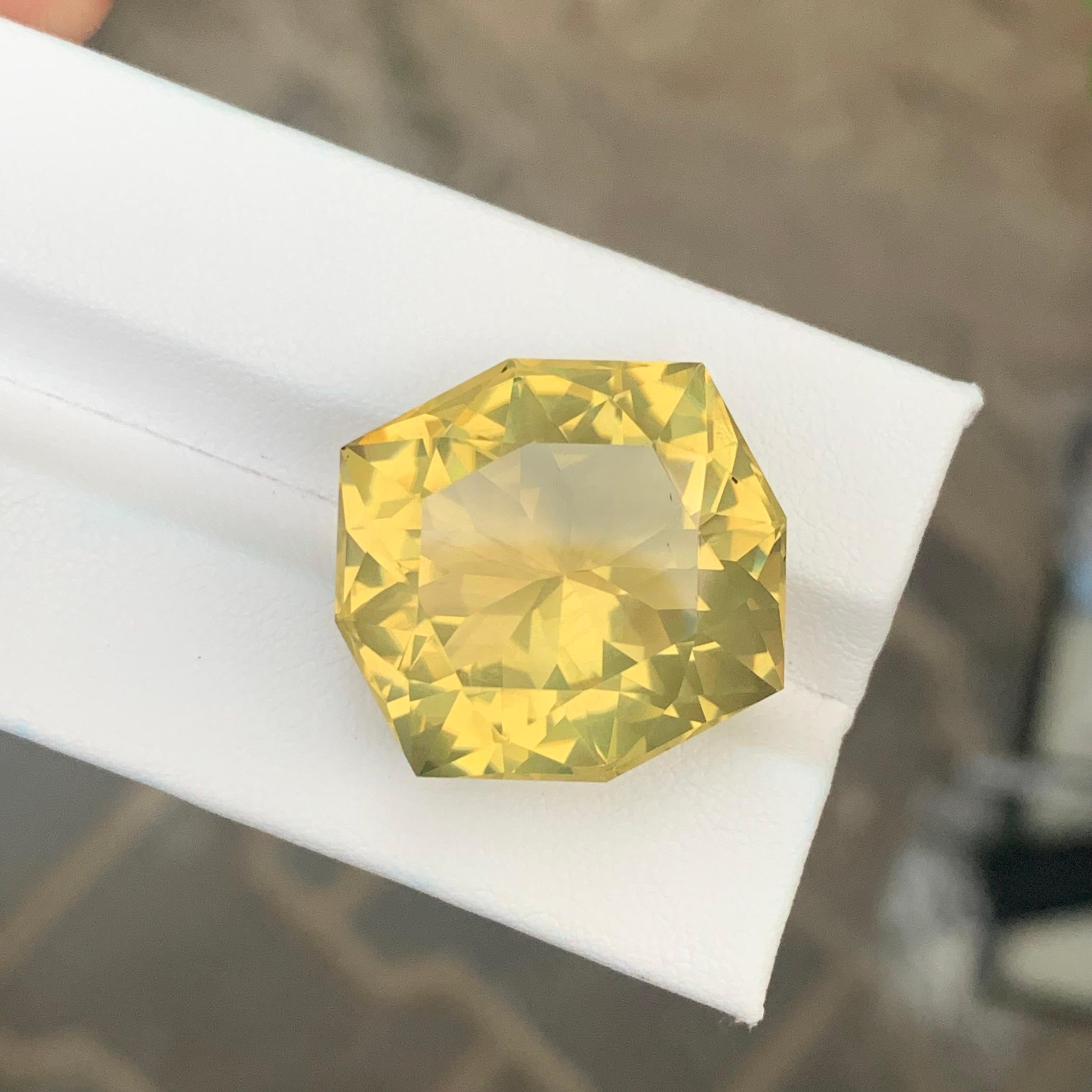 36,05 carati di quarzo limone sfuso taglio fantasia in vendita 2